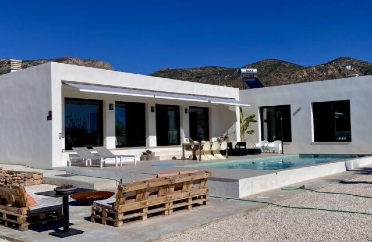 Resale - Detached Villa -
Hondón de las Nieves