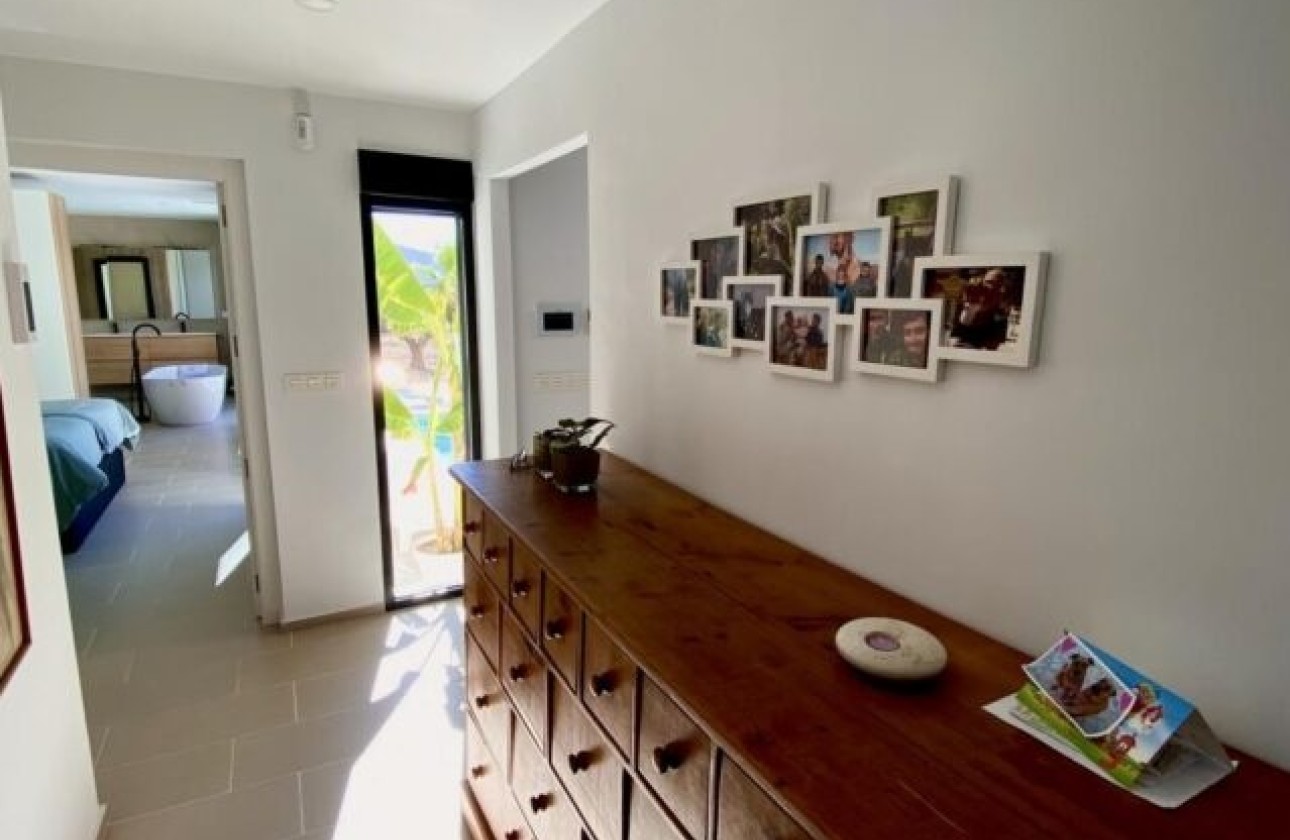 Resale - Detached Villa -
Hondón de las Nieves