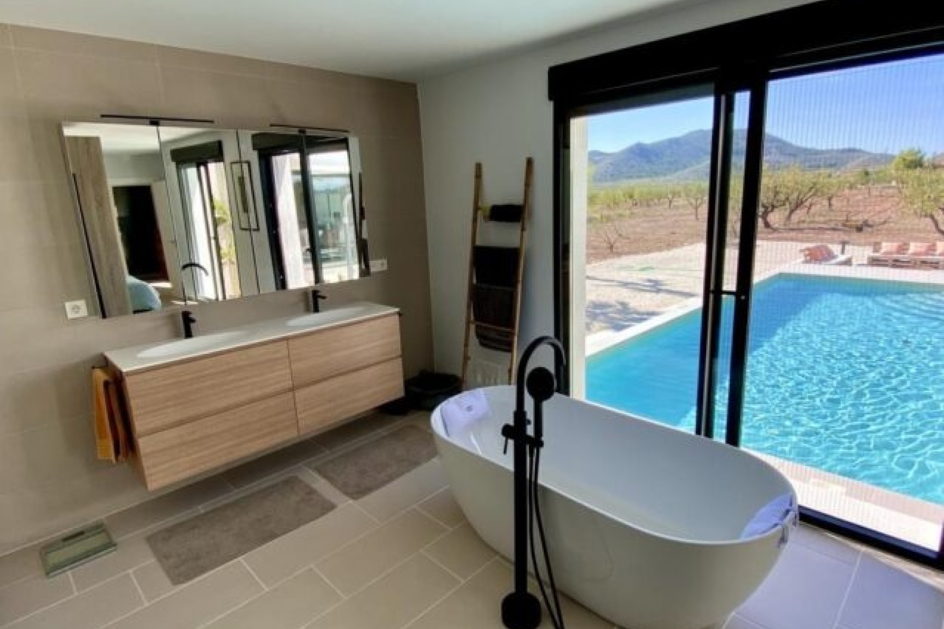 Resale - Detached Villa -
Hondón de las Nieves