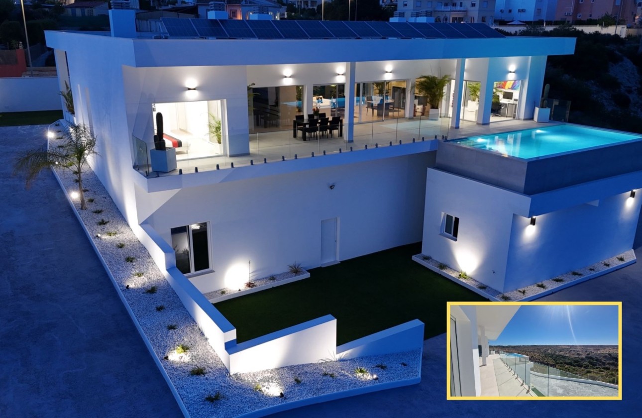Resale - Detached Villa -
La Marina