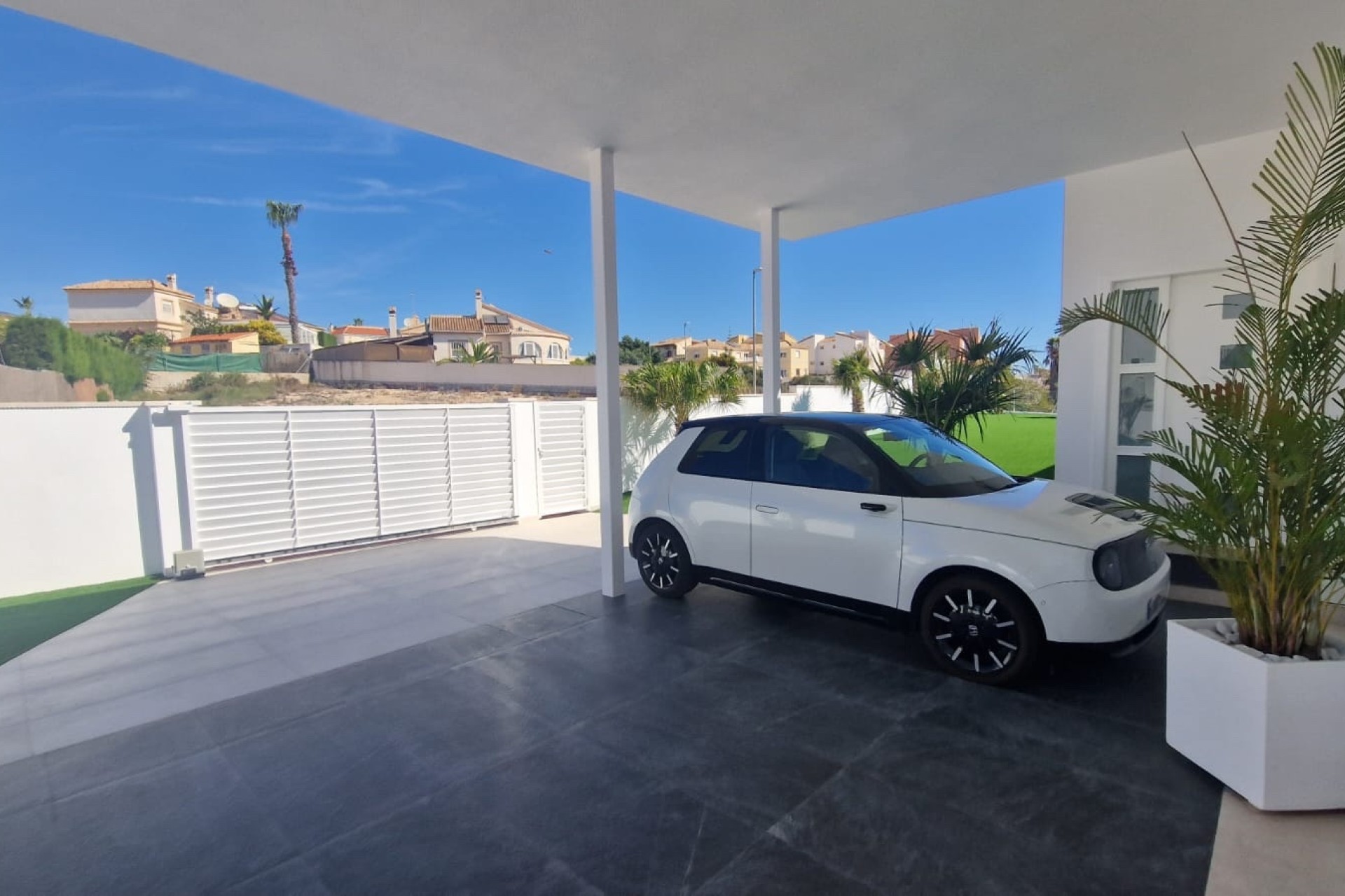 Resale - Detached Villa -
La Marina