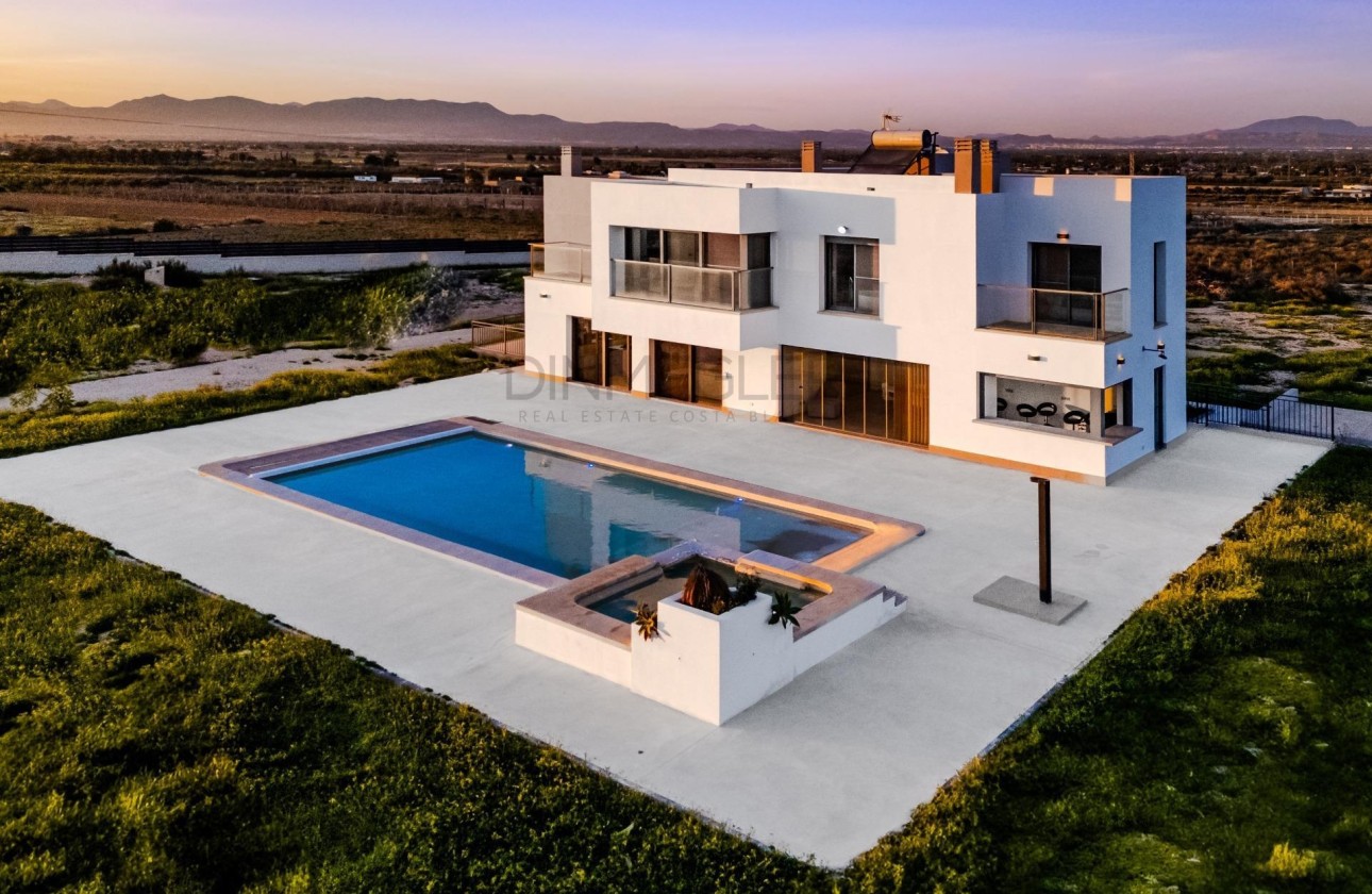 Resale - Detached Villa -
La Marina