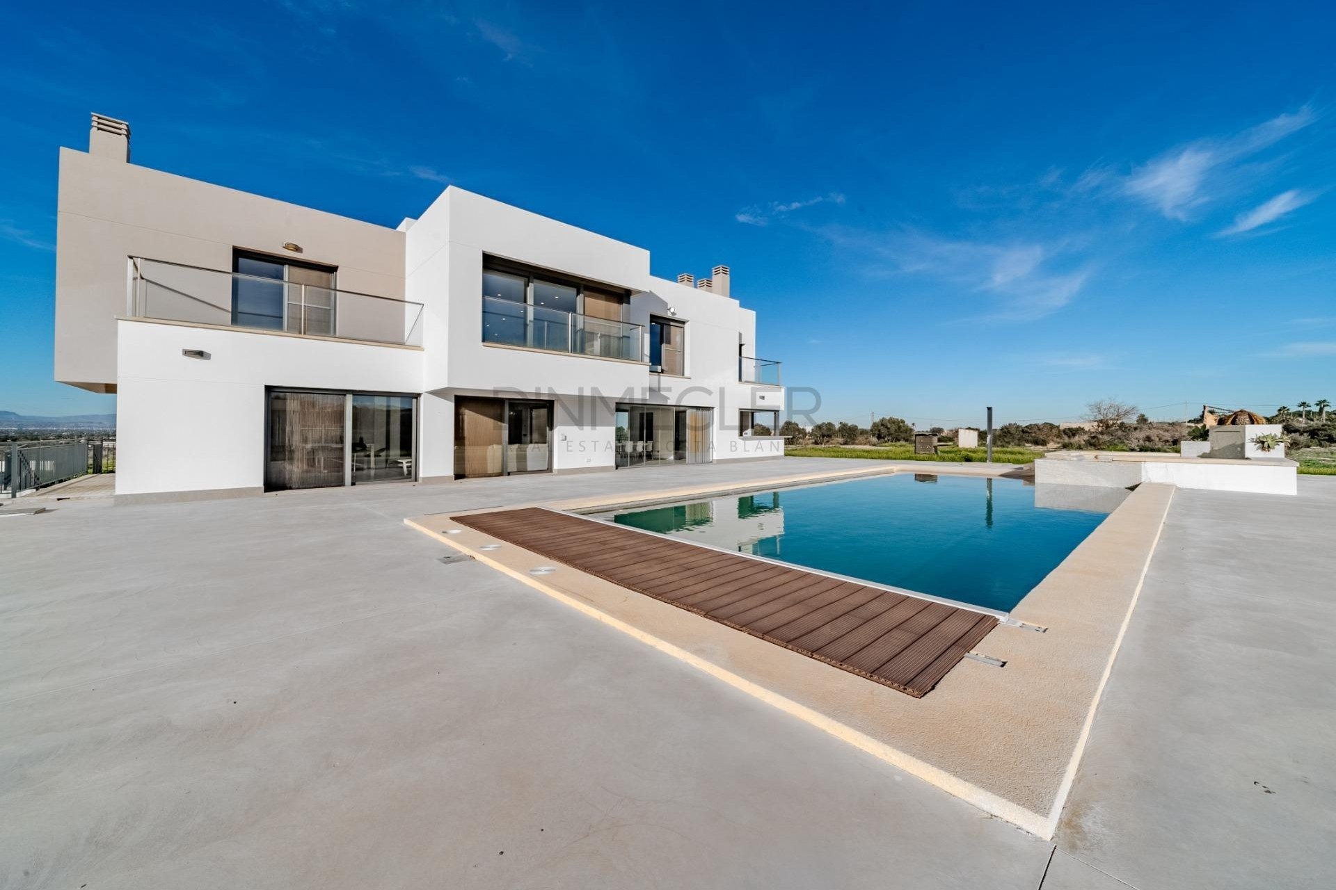 Resale - Detached Villa -
La Marina