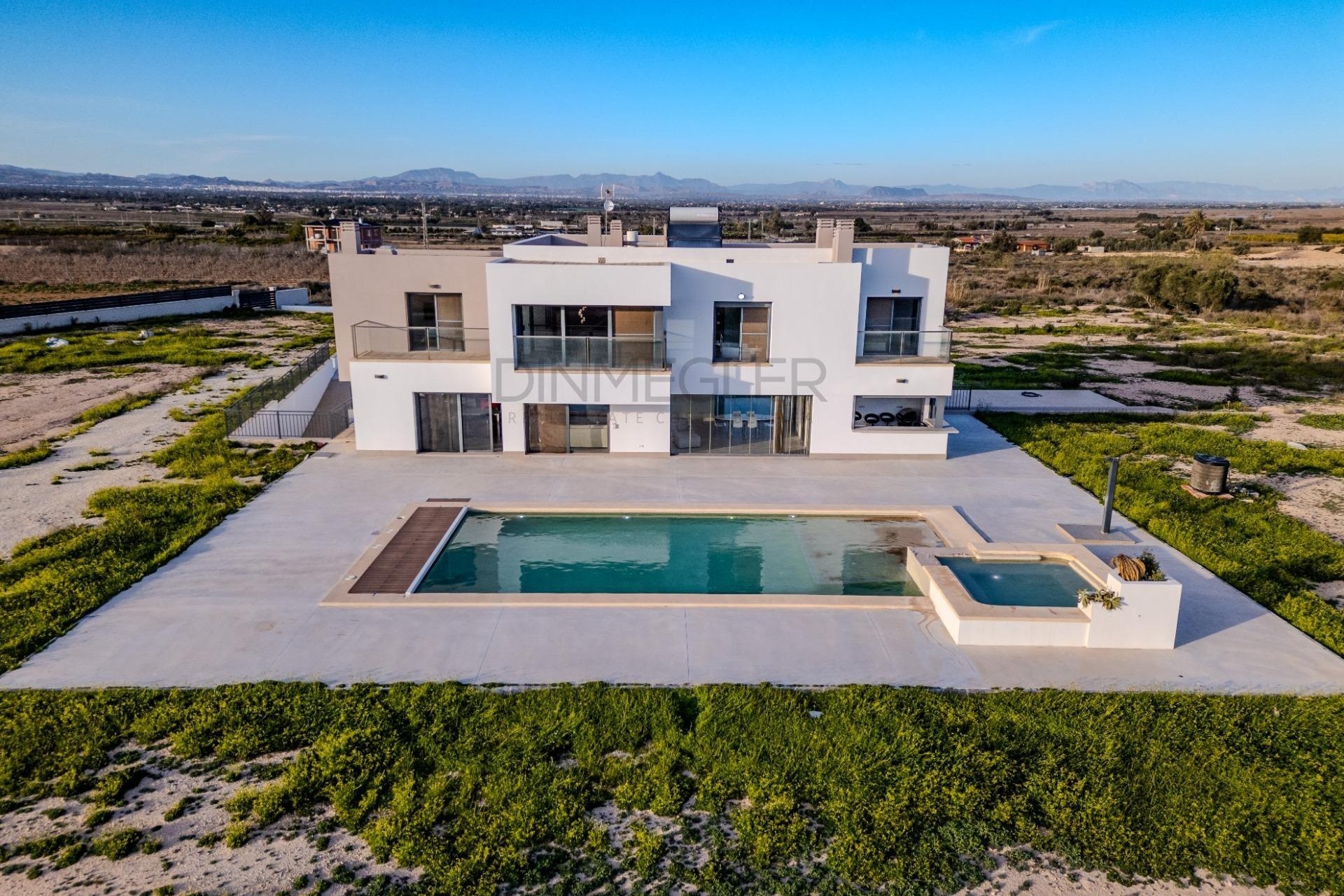 Resale - Detached Villa -
La Marina