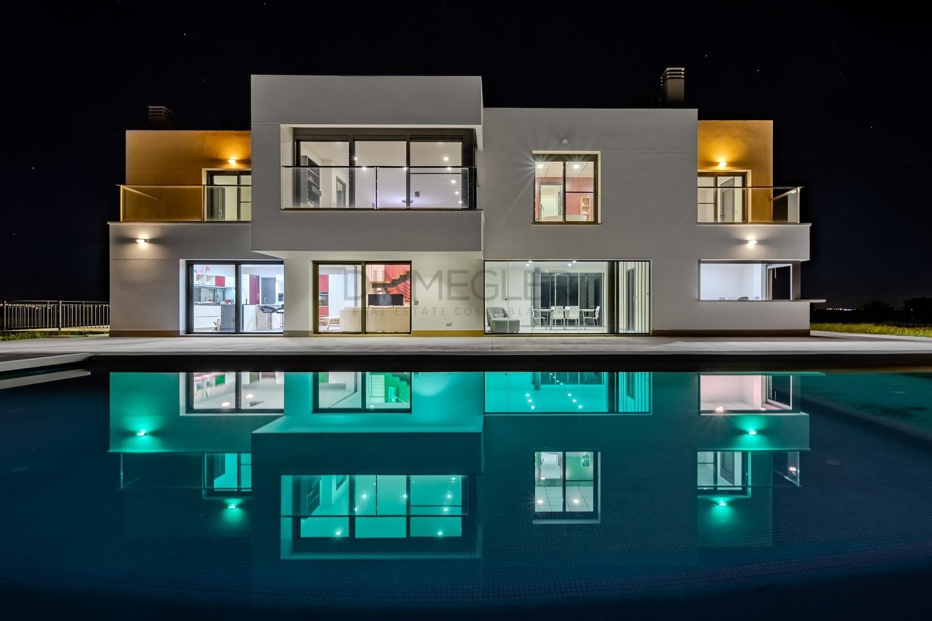 Resale - Detached Villa -
La Marina