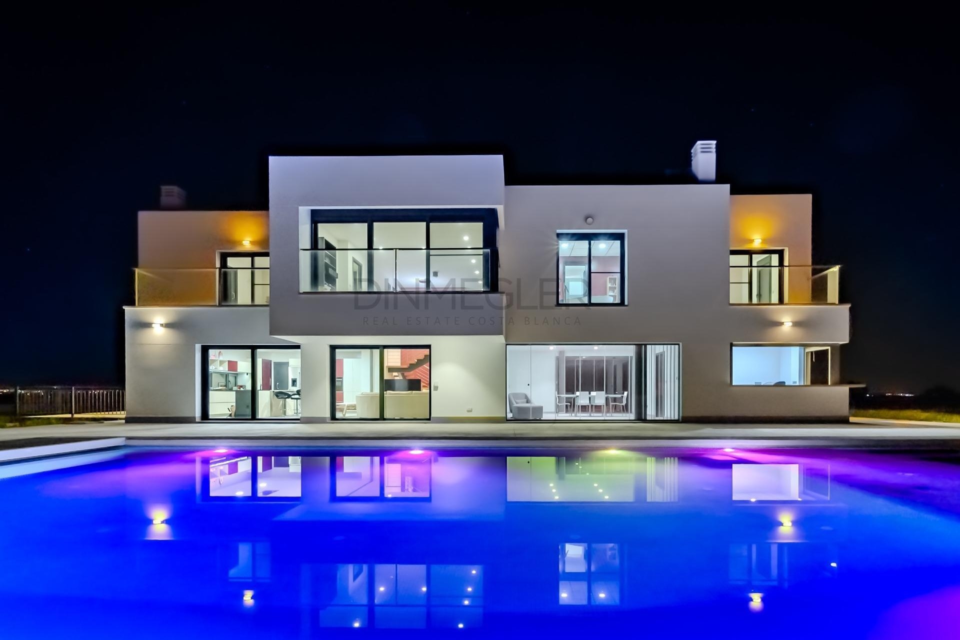 Resale - Detached Villa -
La Marina