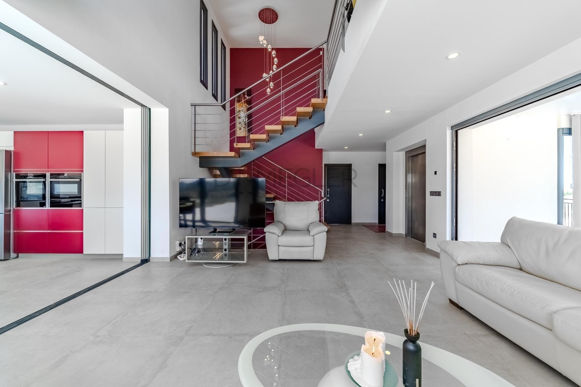Resale - Detached Villa -
La Marina
