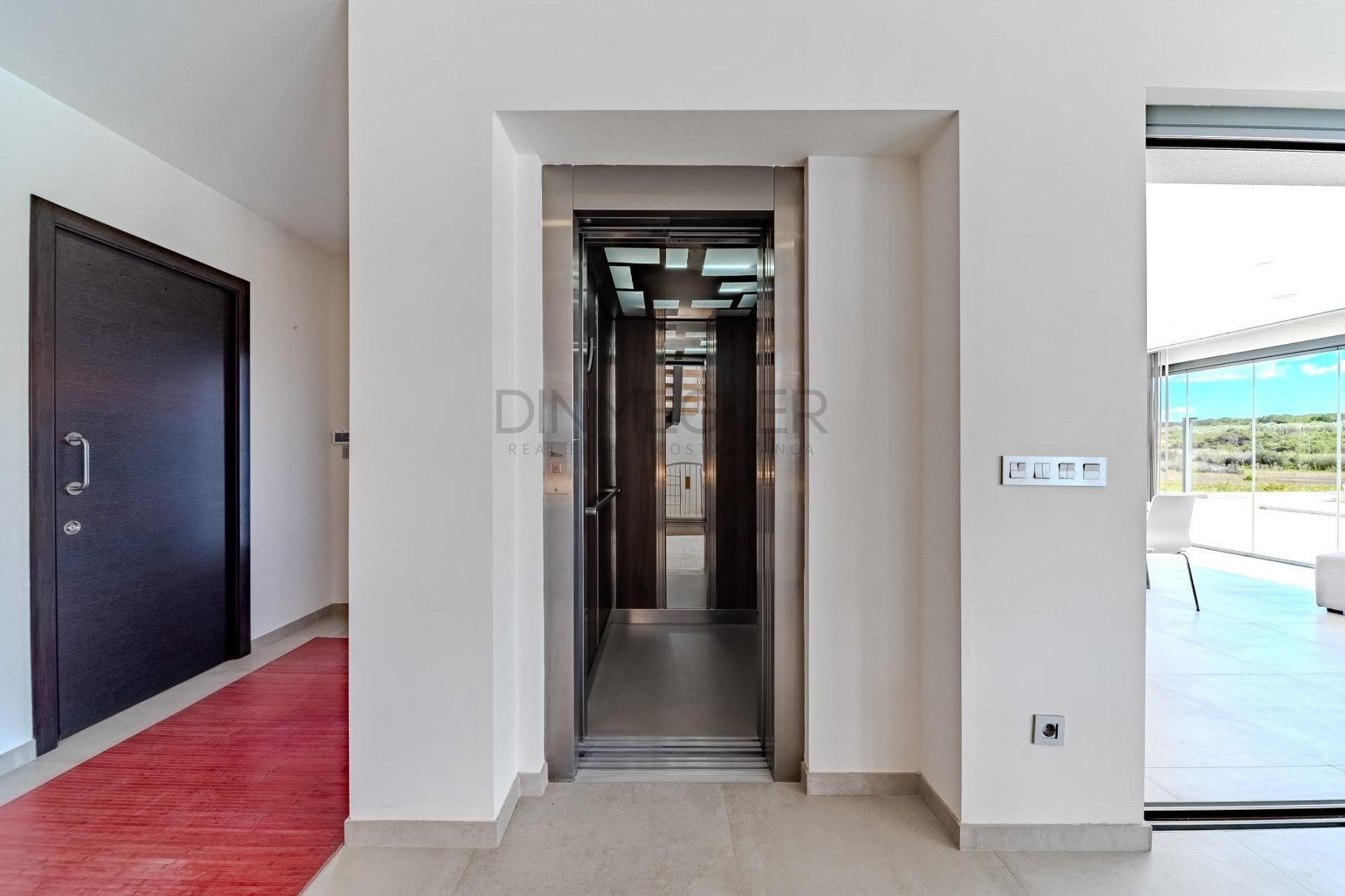 Resale - Detached Villa -
La Marina