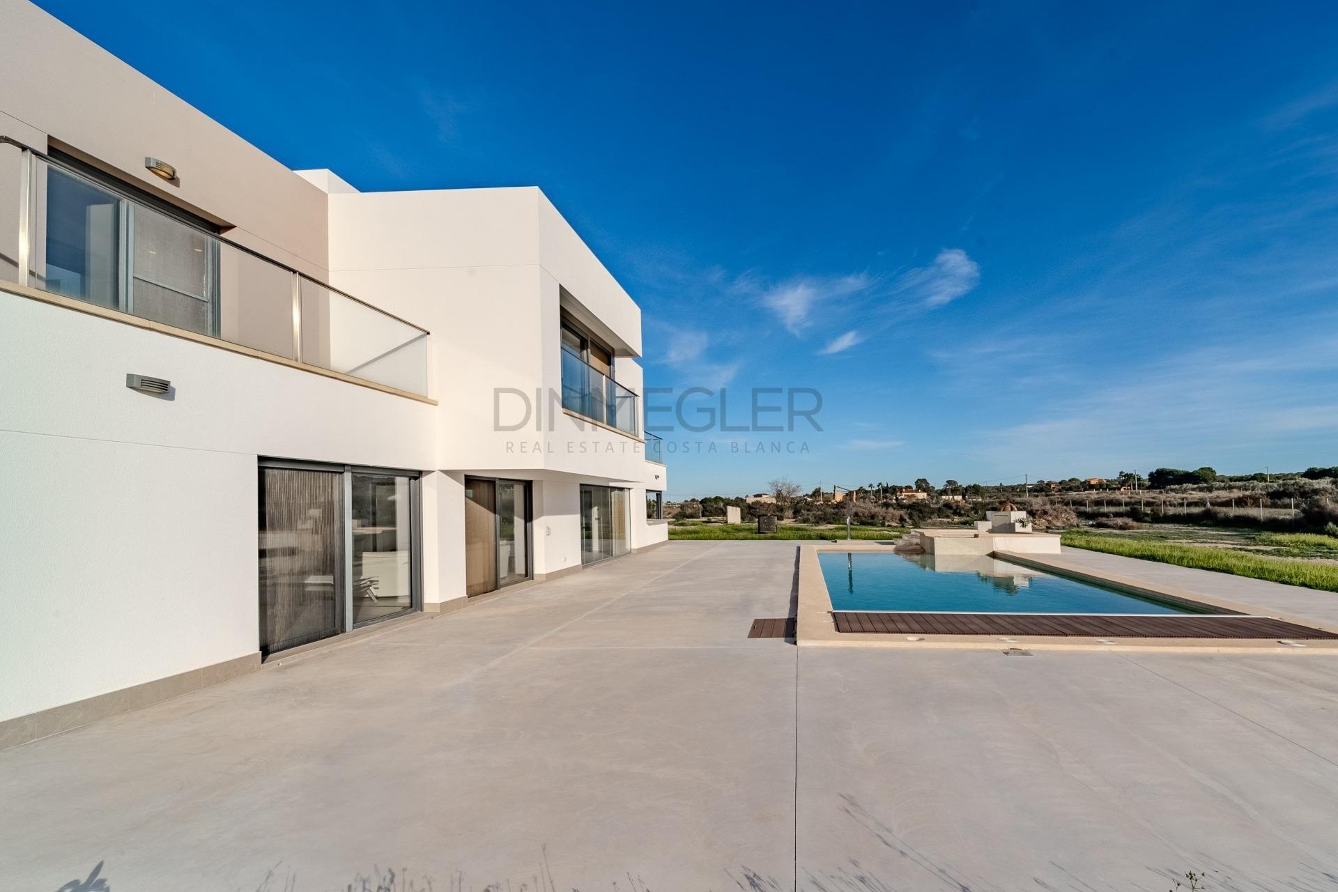 Resale - Detached Villa -
La Marina