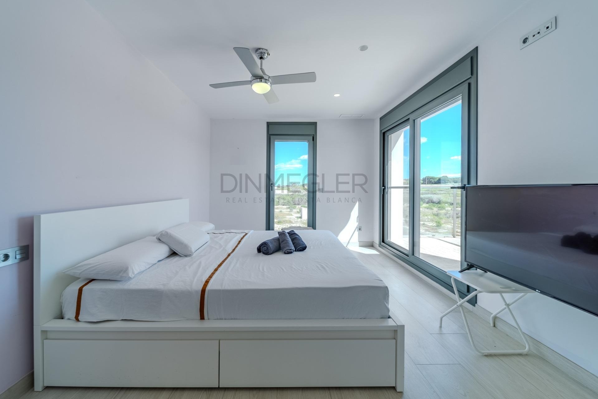 Resale - Detached Villa -
La Marina
