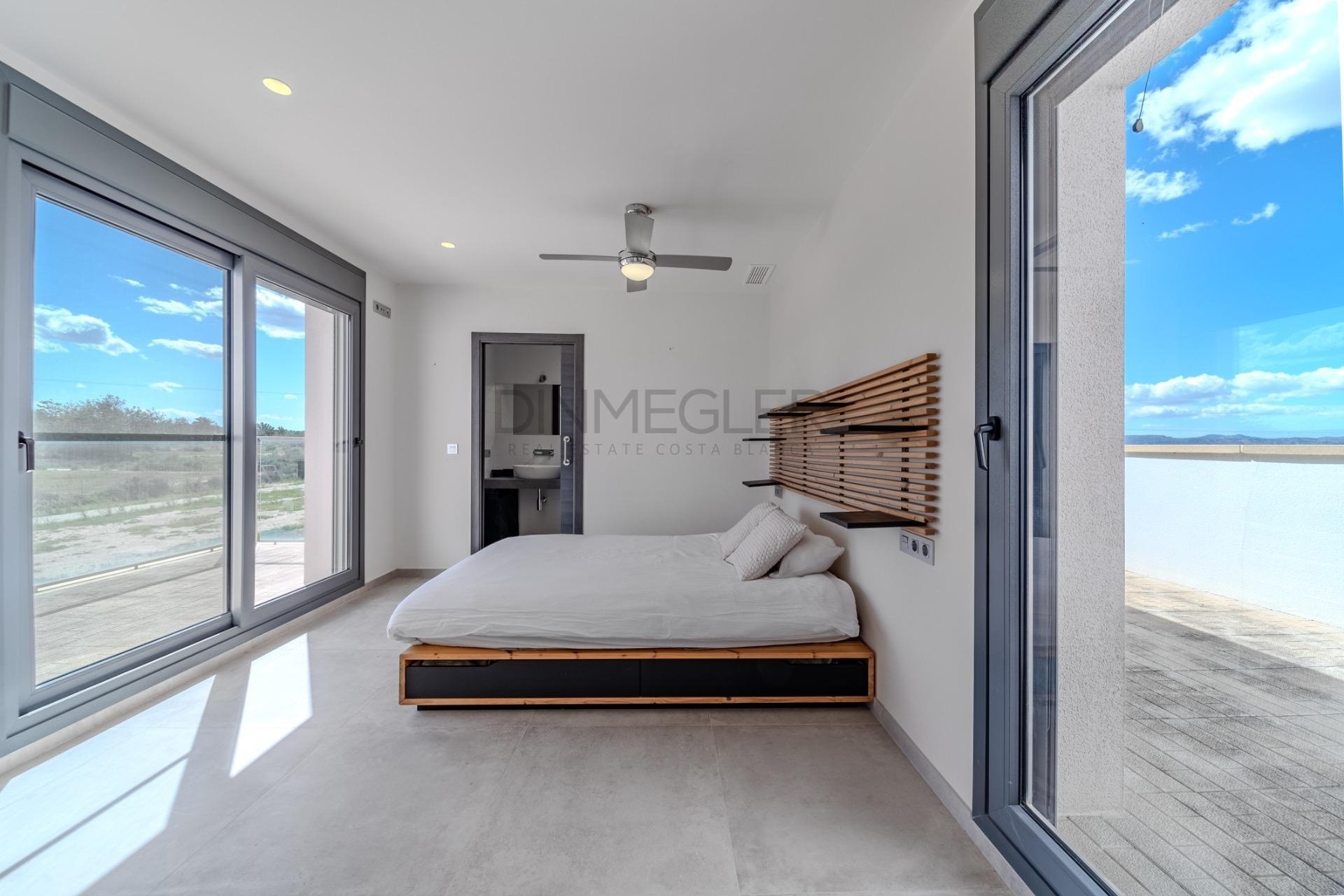 Resale - Detached Villa -
La Marina