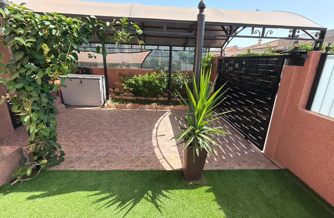 Resale - Detached Villa -
Los Montesinos - La Herrada