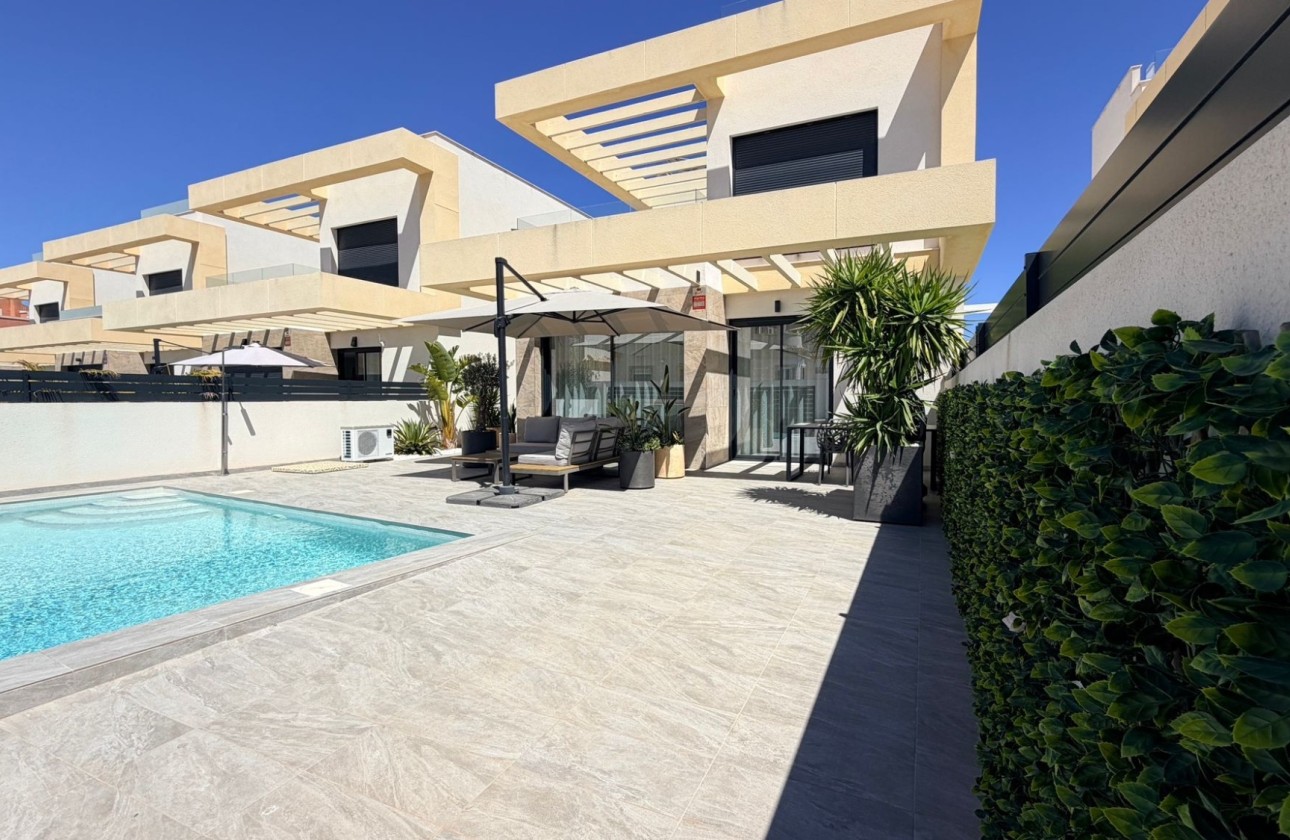 Resale - Detached Villa -
Los Montesinos