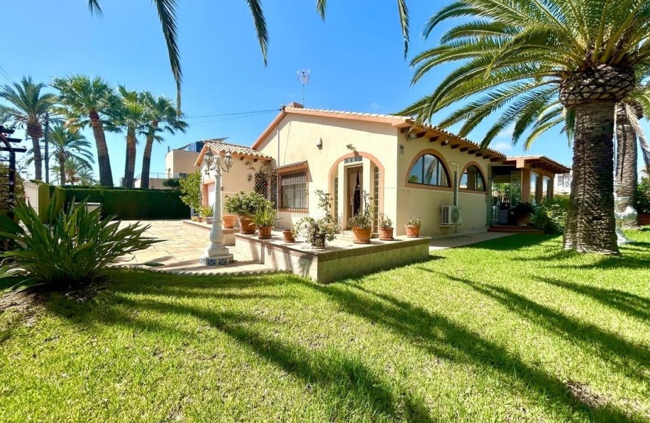 Resale - Detached Villa -
Orihuela Costa - Aguamarina