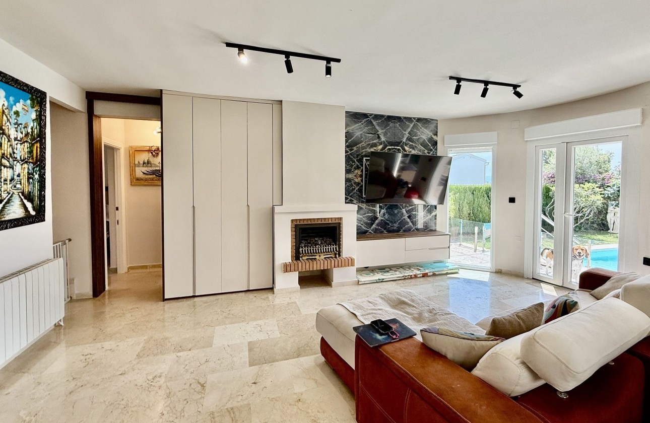 Resale - Detached Villa -
Orihuela Costa - Costa Blanca