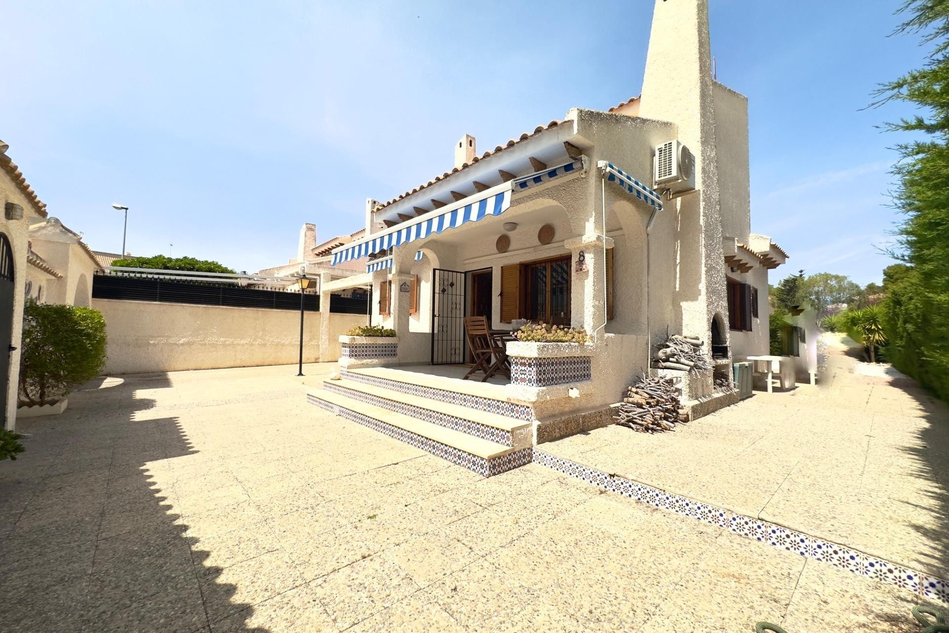 Resale - Detached Villa -
Orihuela Costa - La Zenia