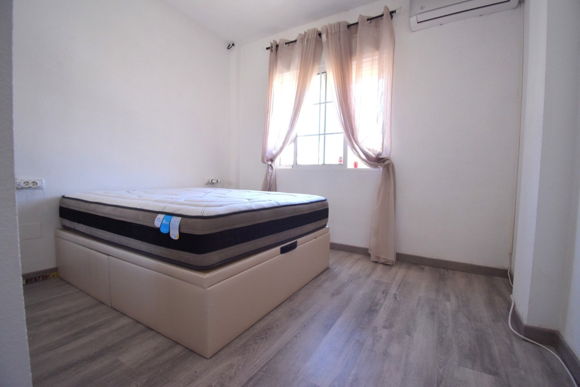Resale - Detached Villa -
Orihuela Costa - Playa Flamenca