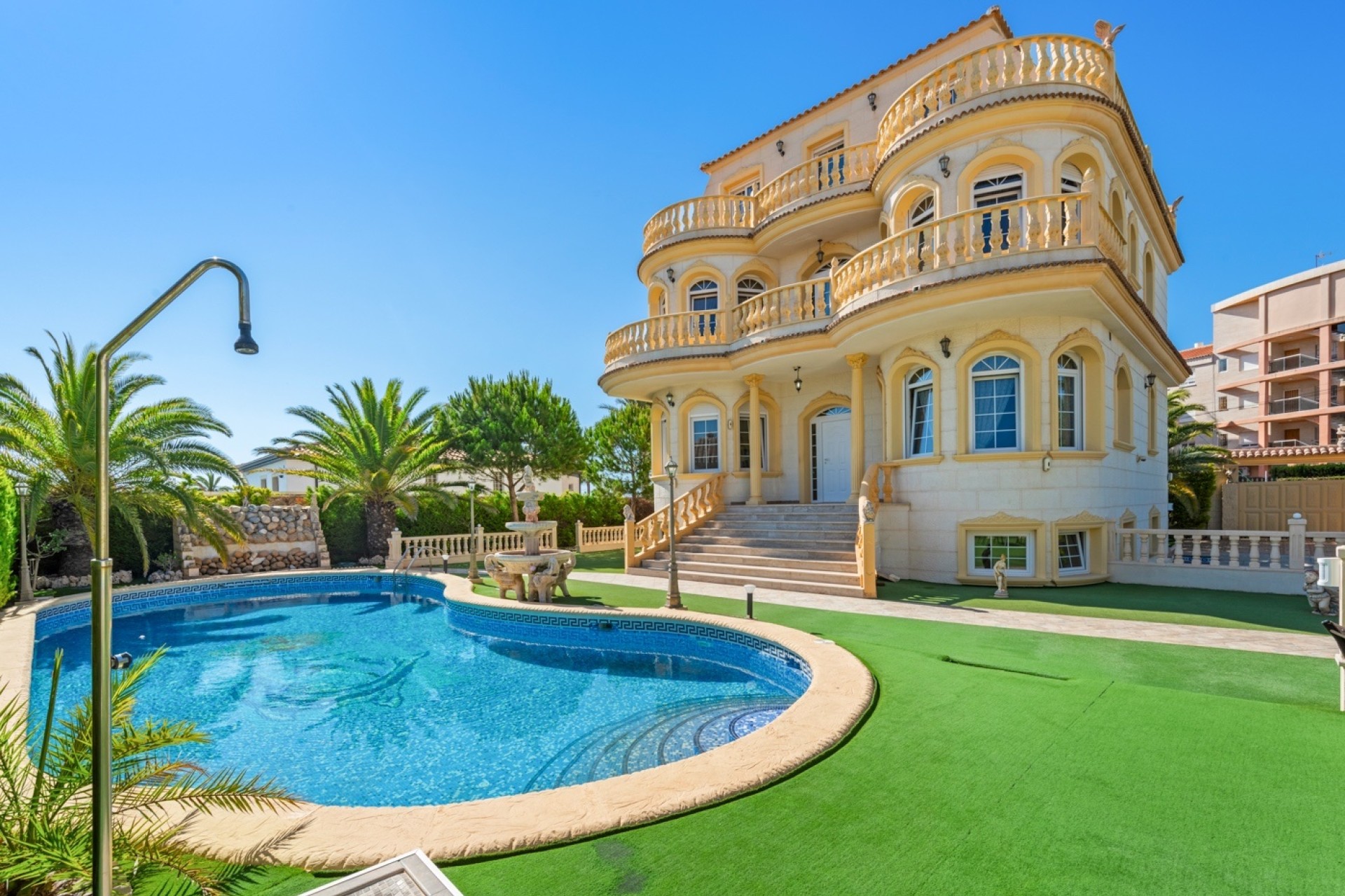 Resale - Detached Villa -
Orihuela Costa - Playa Flamenca