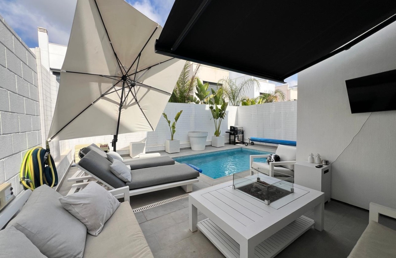 Resale - Detached Villa -
Orihuela Costa - Villamartín-Las Filipinas