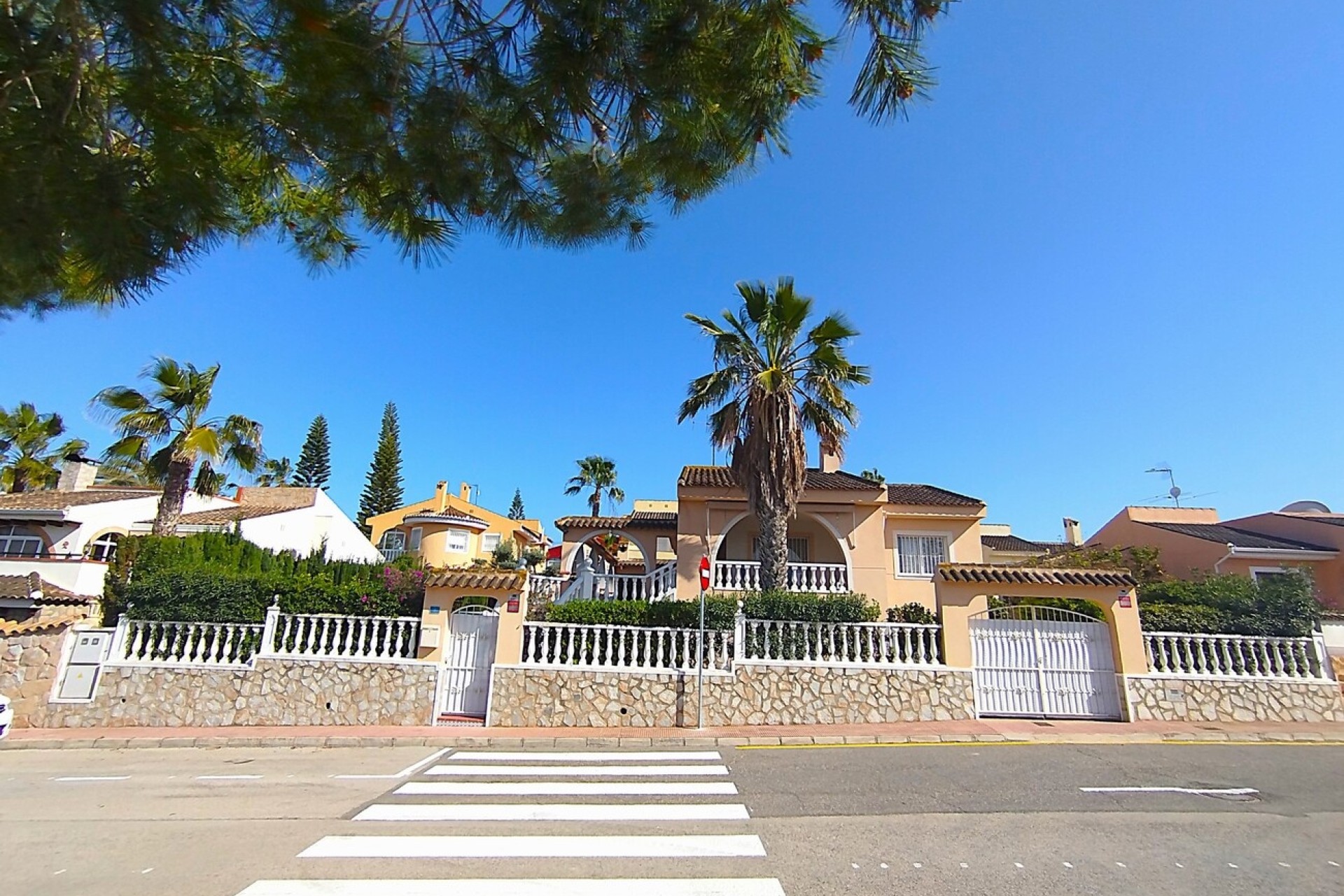 Resale - Detached Villa -
Rojales - La Marquesa Golf