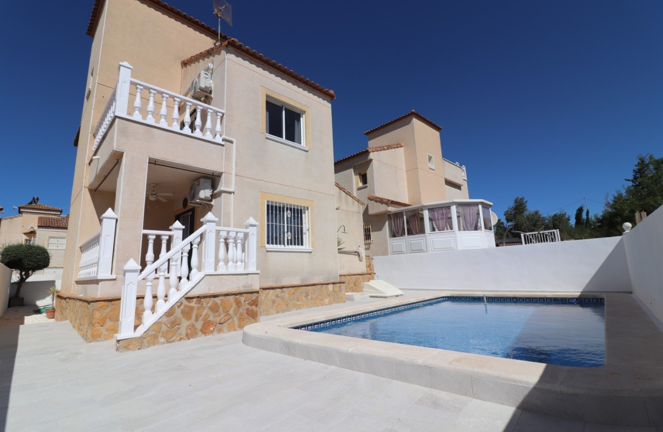 Resale - Detached Villa -
San Miguel de Salinas - Lake View Mansions