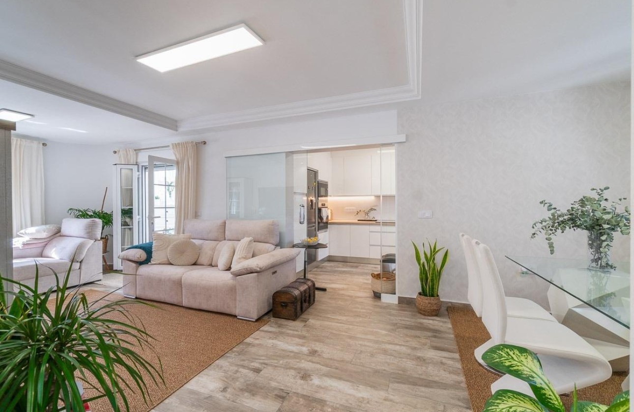 Resale - Detached Villa -
San Miguel de Salinas - Las Filipinas