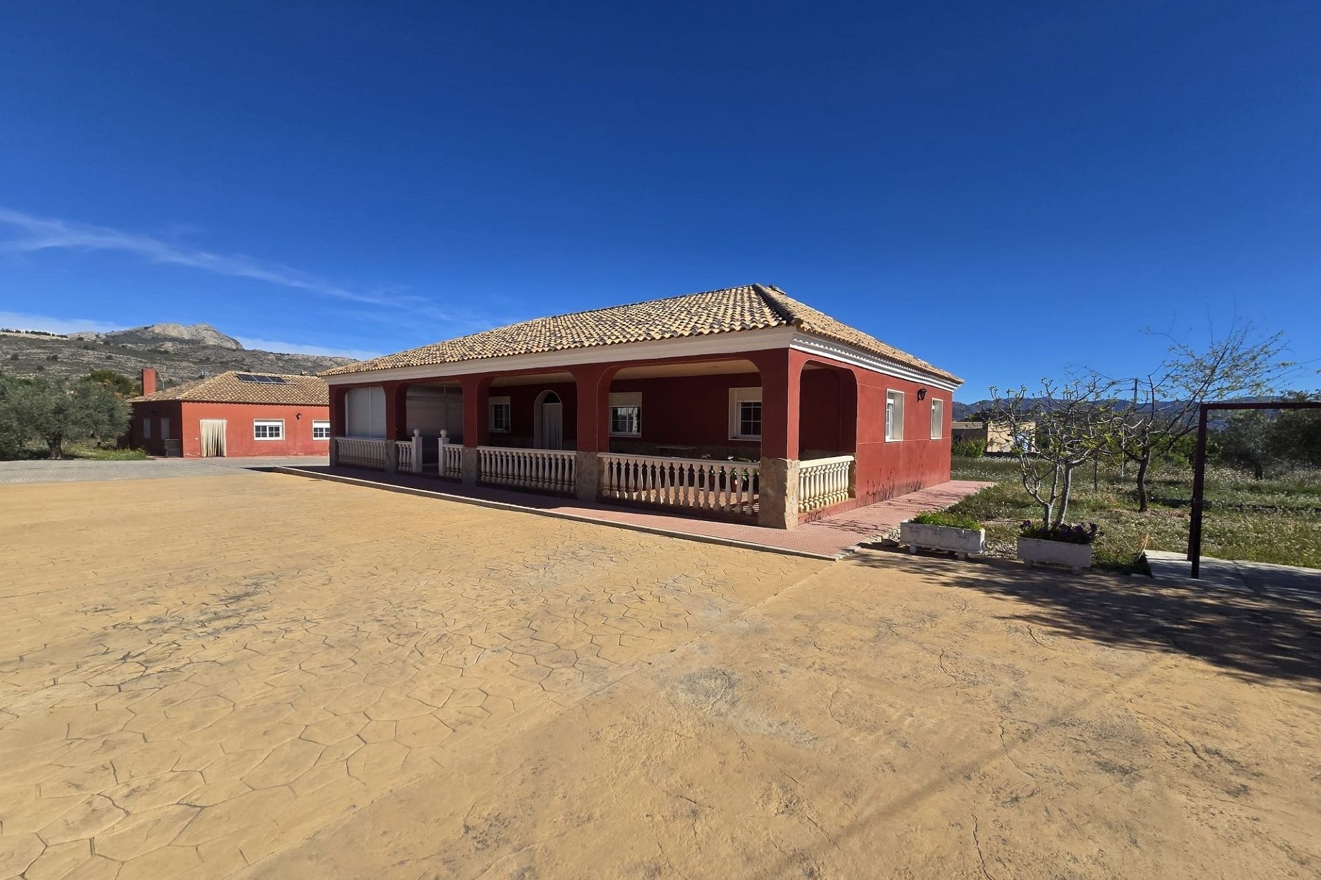 Resale - Detached Villa -
Sax - SAX