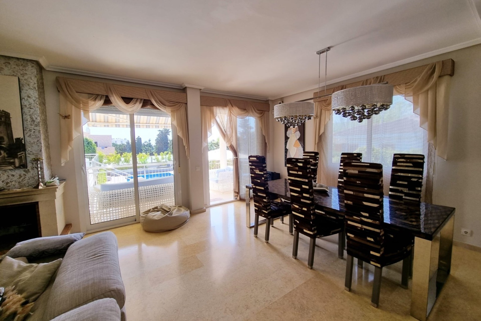 Resale - Detached Villa -
Torrevieja - La Mata