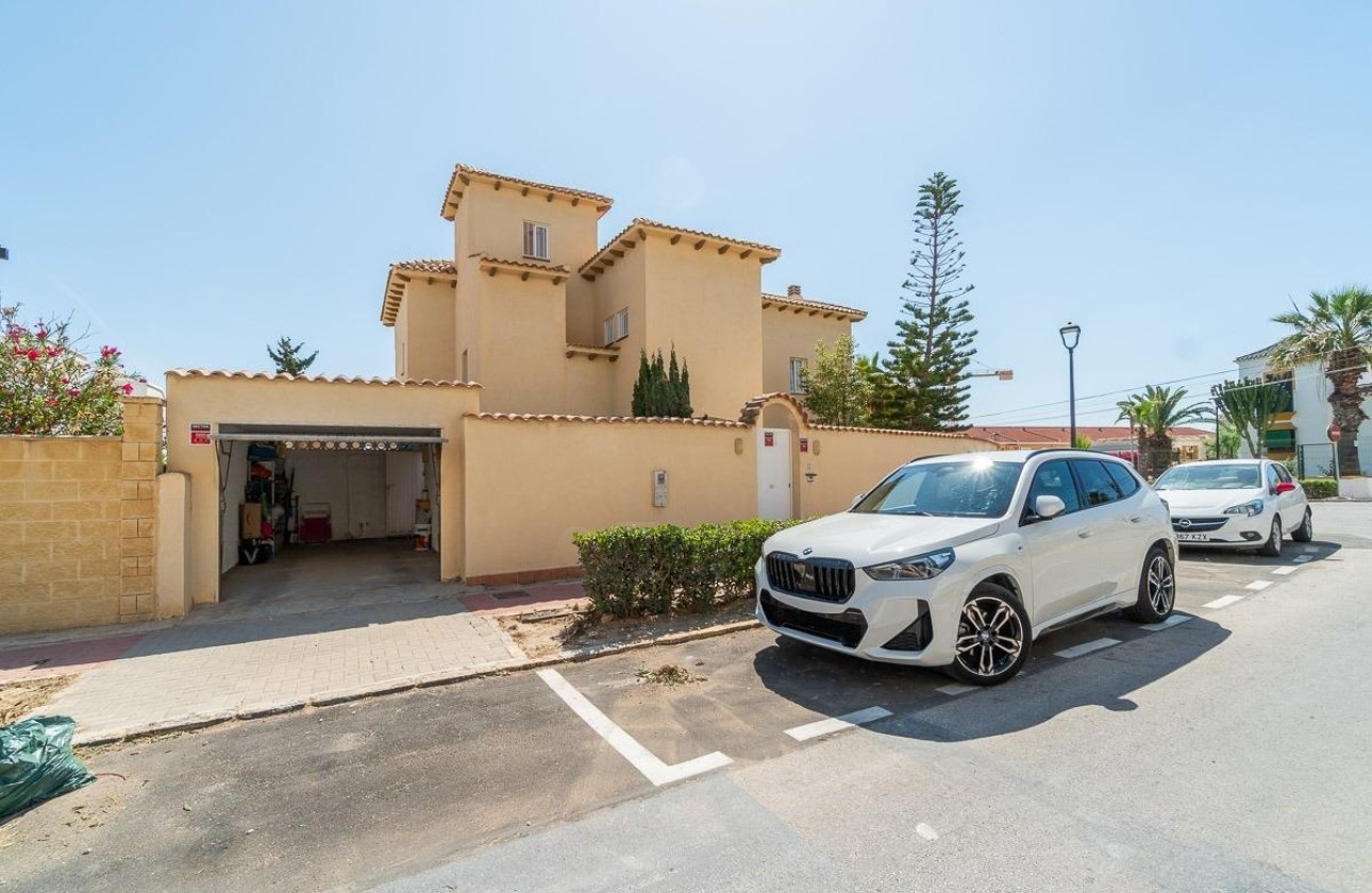 Resale - Detached Villa -
Torrevieja - La Mata