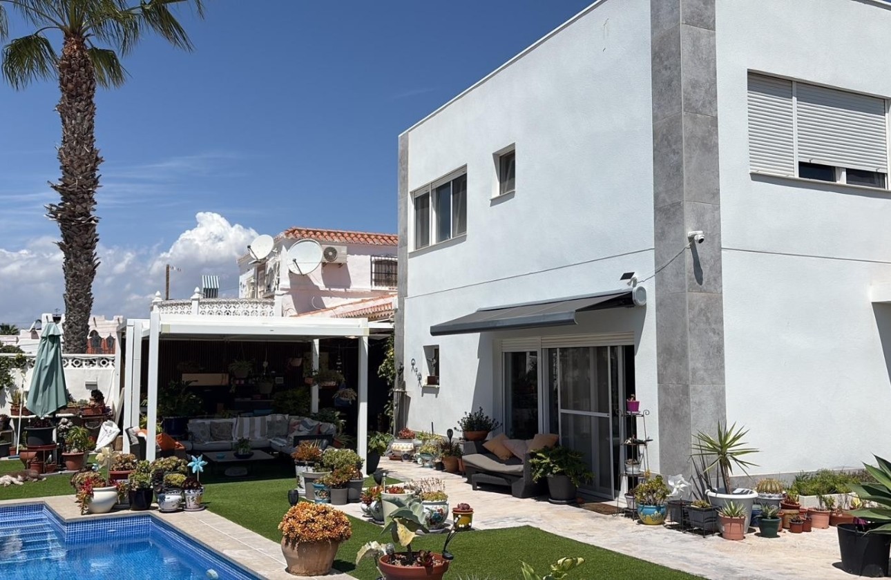 Resale - Detached Villa -
Torrevieja - La Siesta