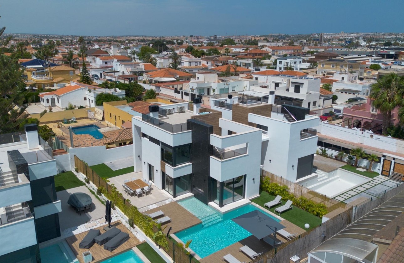 Resale - Detached Villa -
Torrevieja - Torreta florida