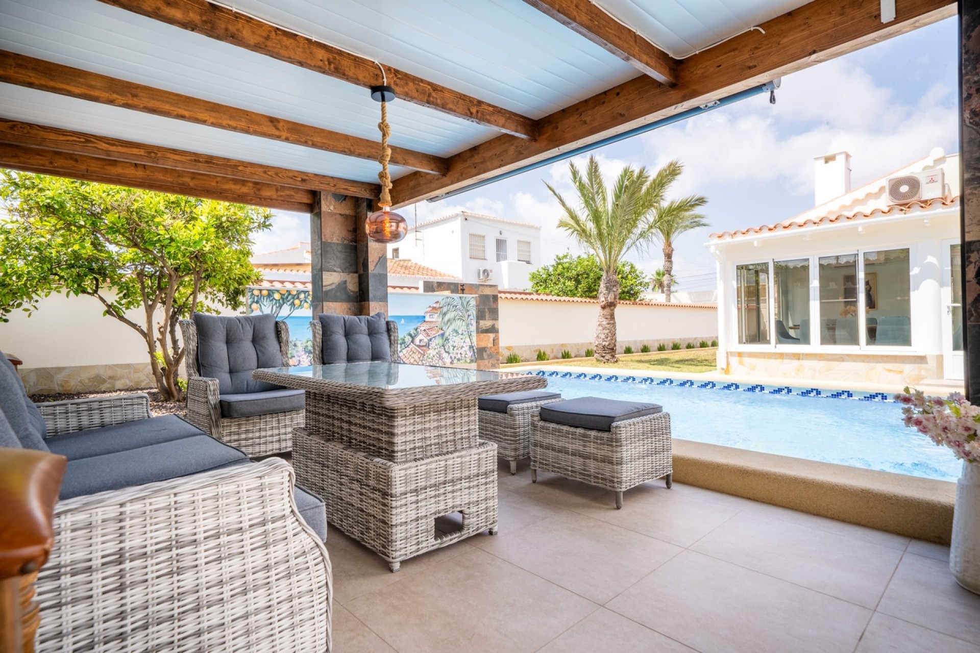 Resale - Detached Villa -
Torrevieja - Torreta