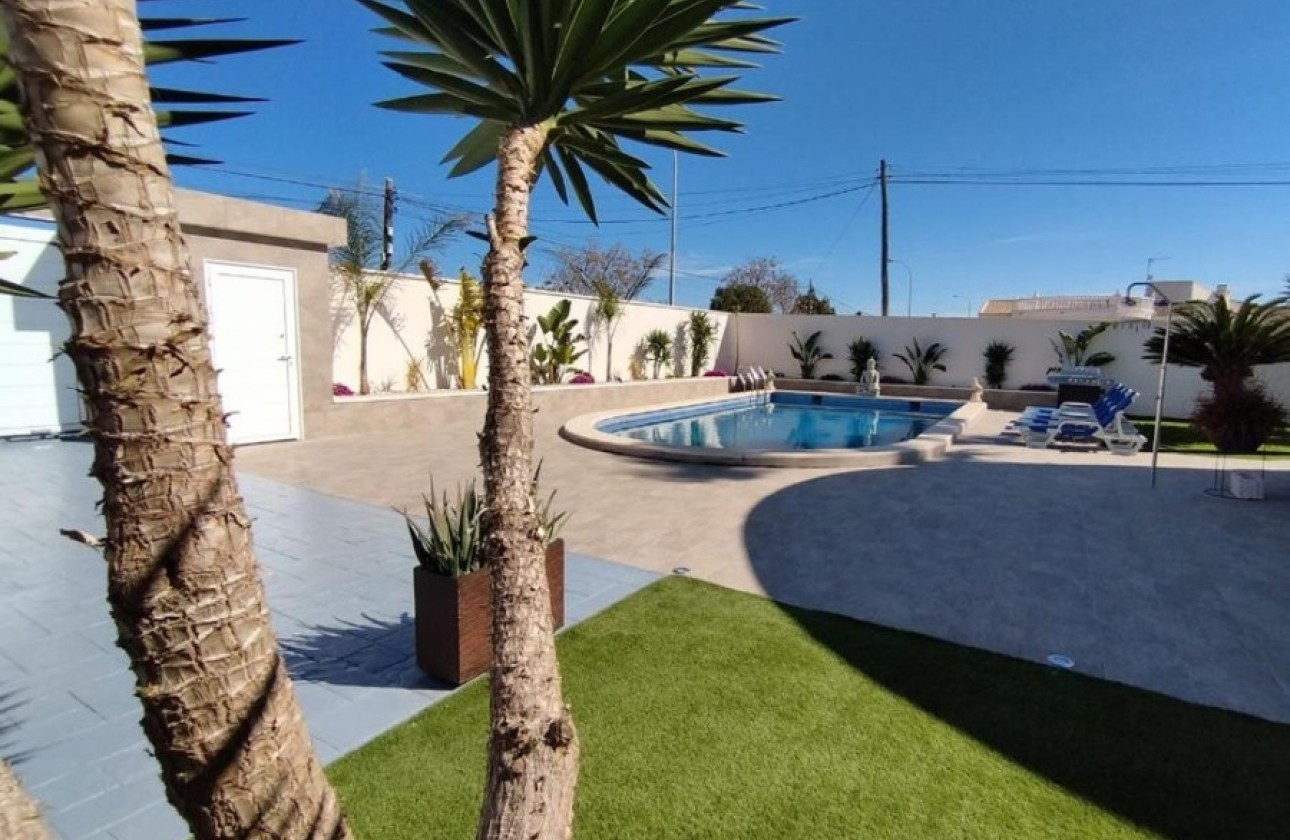 Resale - Detached Villa -
Torrevieja