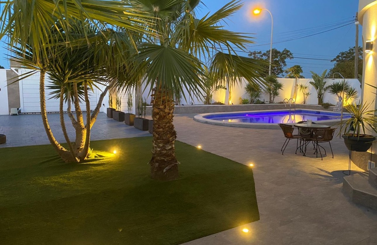 Resale - Detached Villa -
Torrevieja