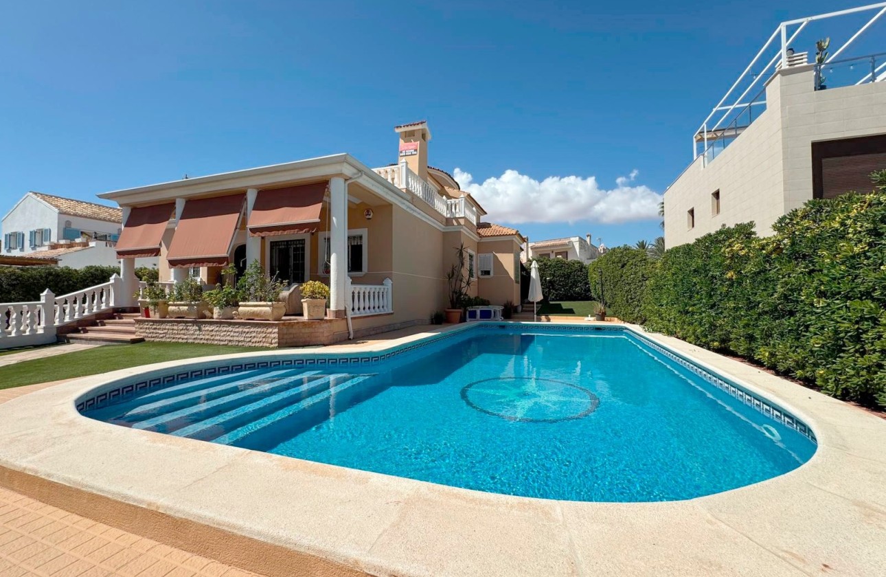 Resale - Detached Villa -
Torrevieja