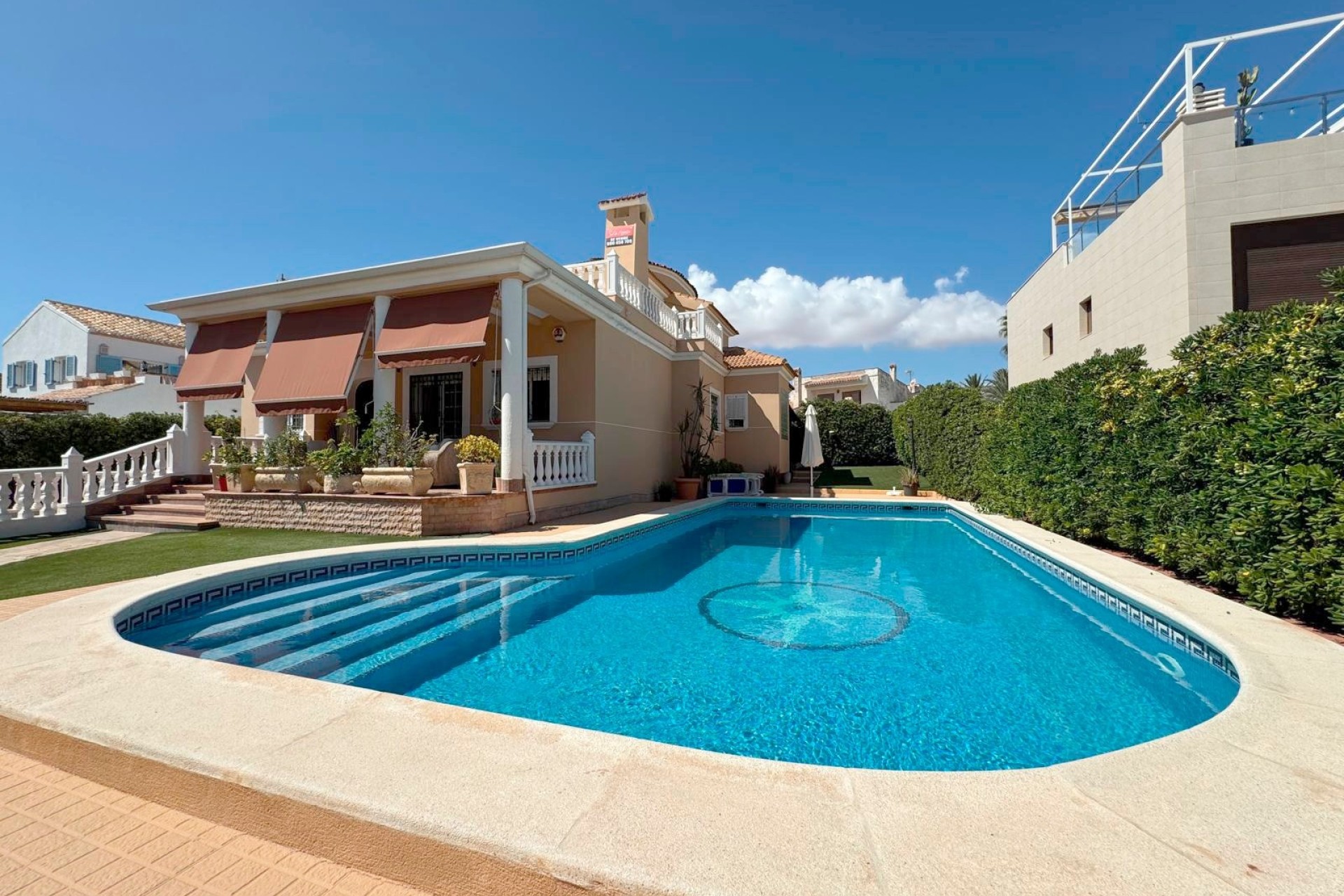 Resale - Detached Villa -
Torrevieja