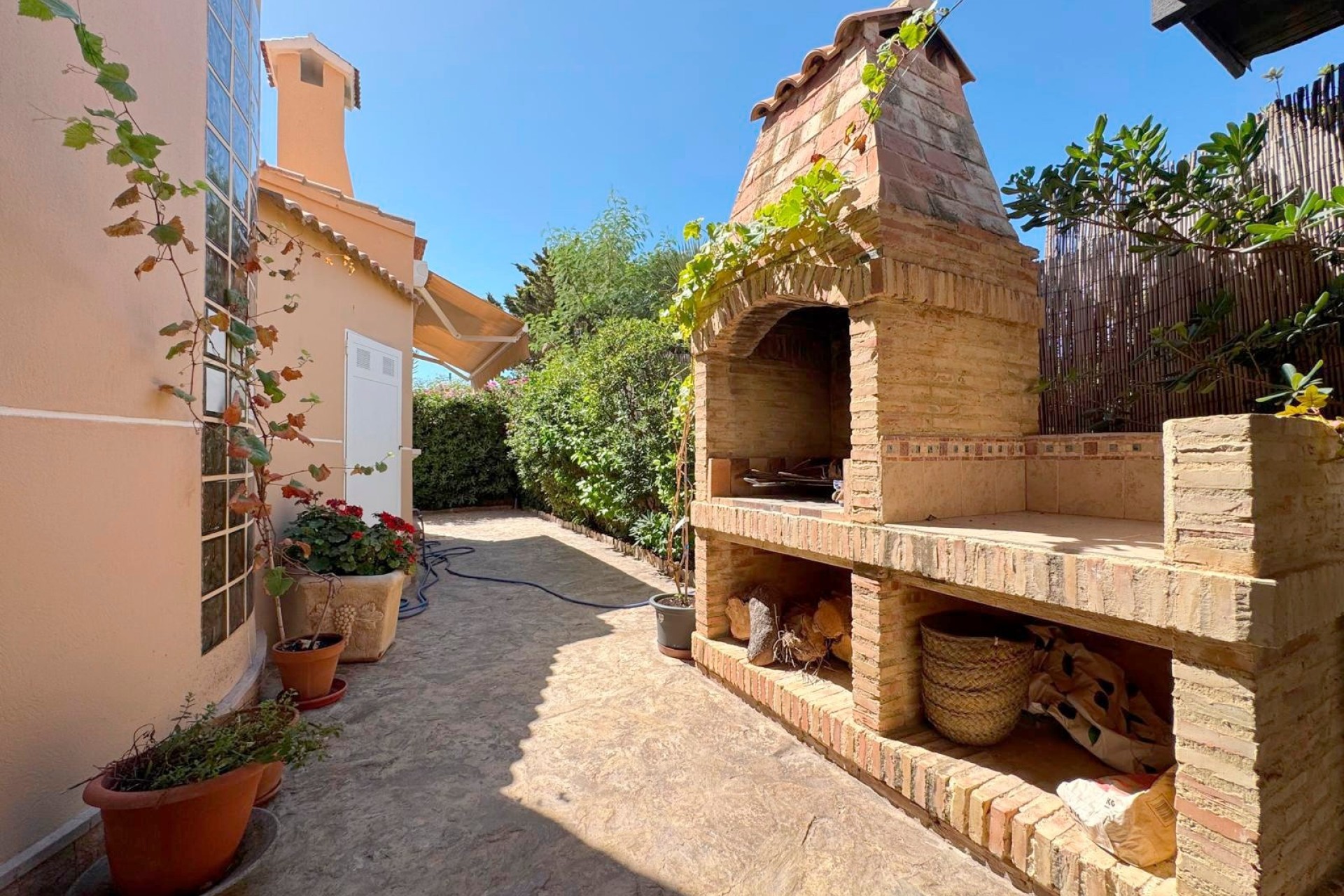 Resale - Detached Villa -
Torrevieja