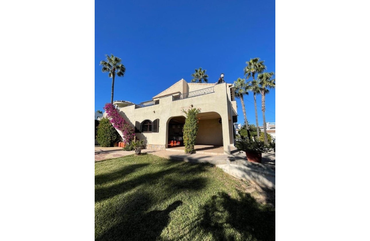 Resale - Detached Villa -
Villamartín - Costa Blanca