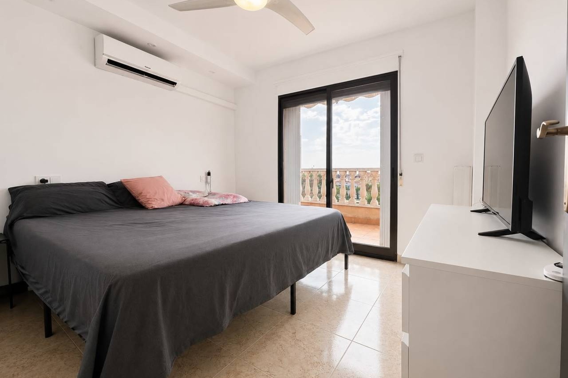 Resale - Detached Villa -
Villamartín