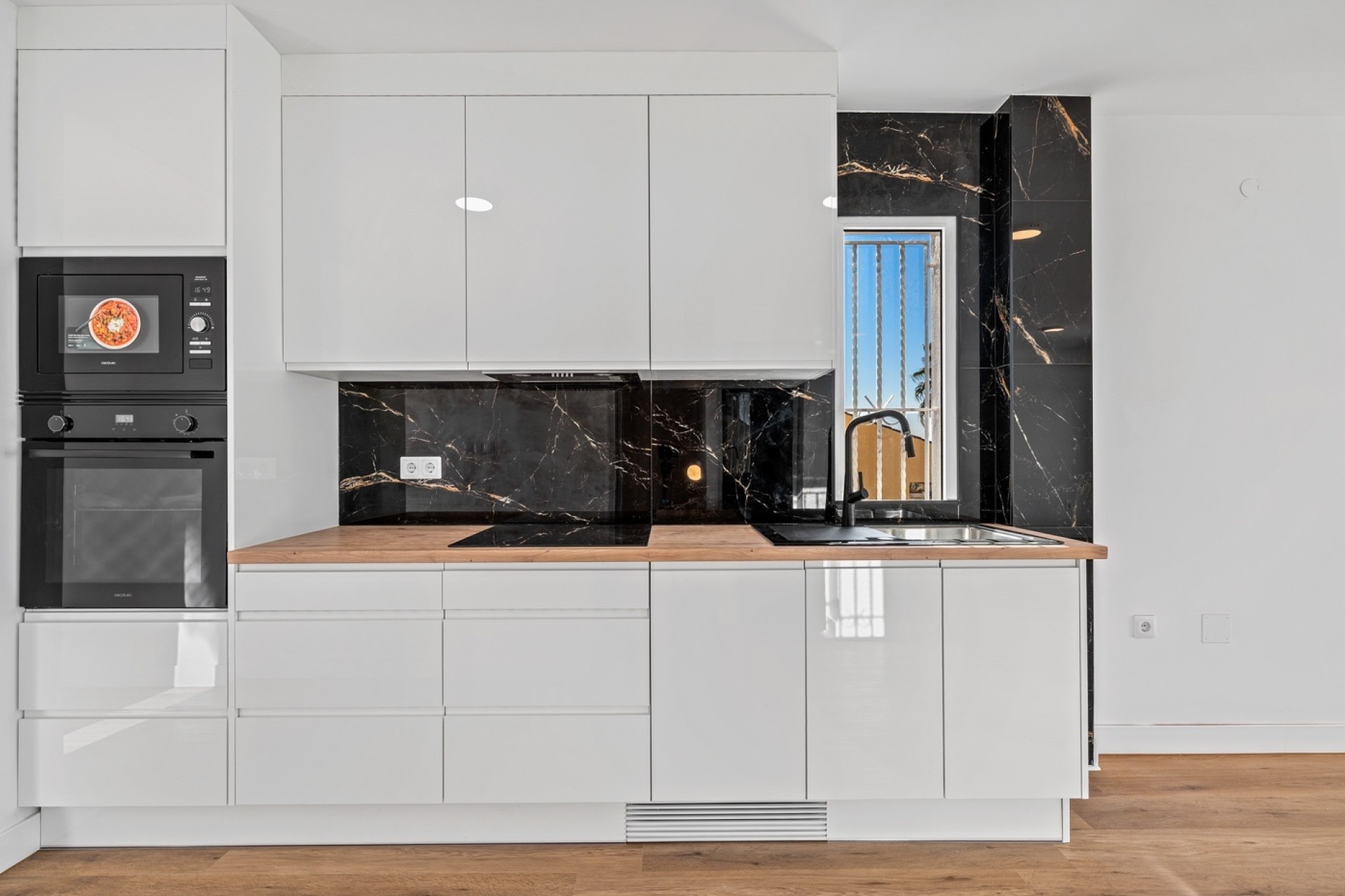 Resale - Doppelhaushälfte -
Benimar