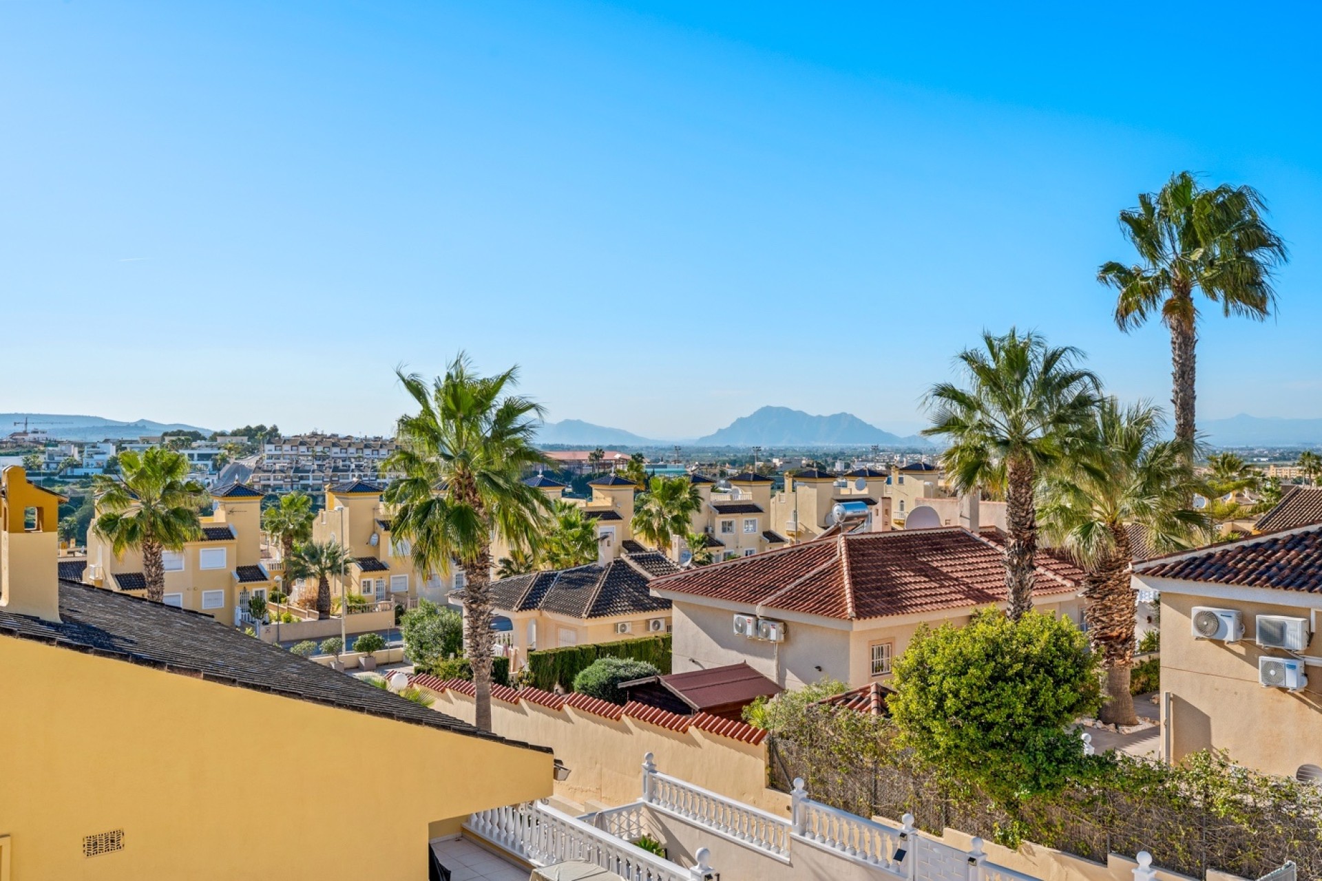 Resale - Doppelhaushälfte -
Benimar