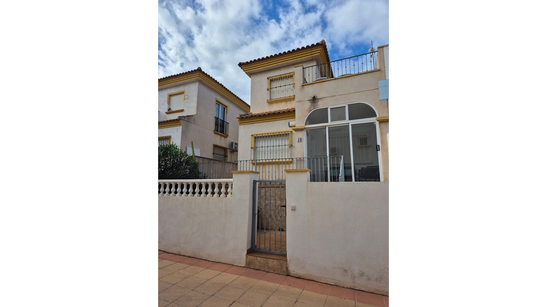 Resale - Doppelhaushälfte -
Los Altos