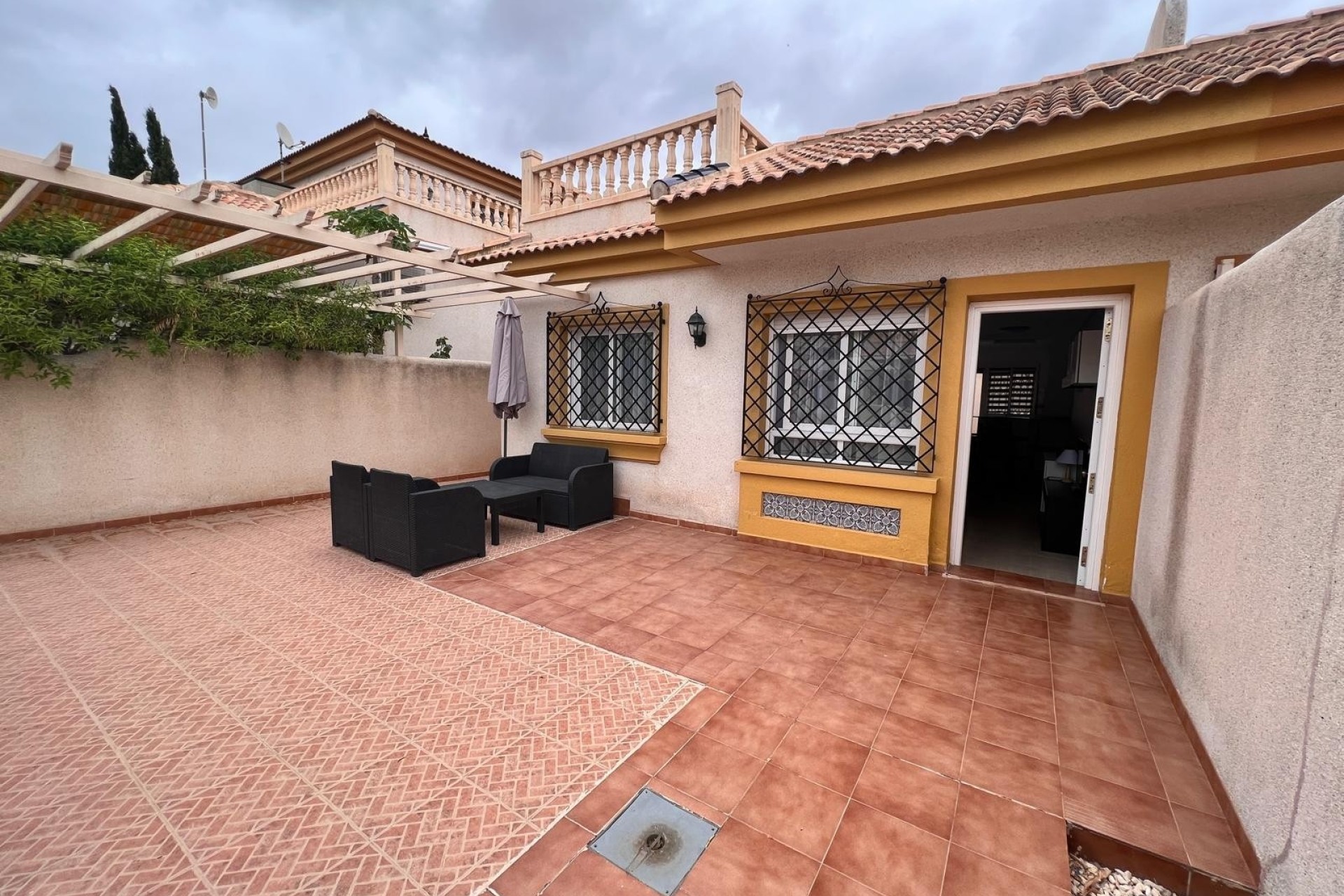 Resale - Doppelhaushälfte -
Los Montesinos - Urbanizacion montesol