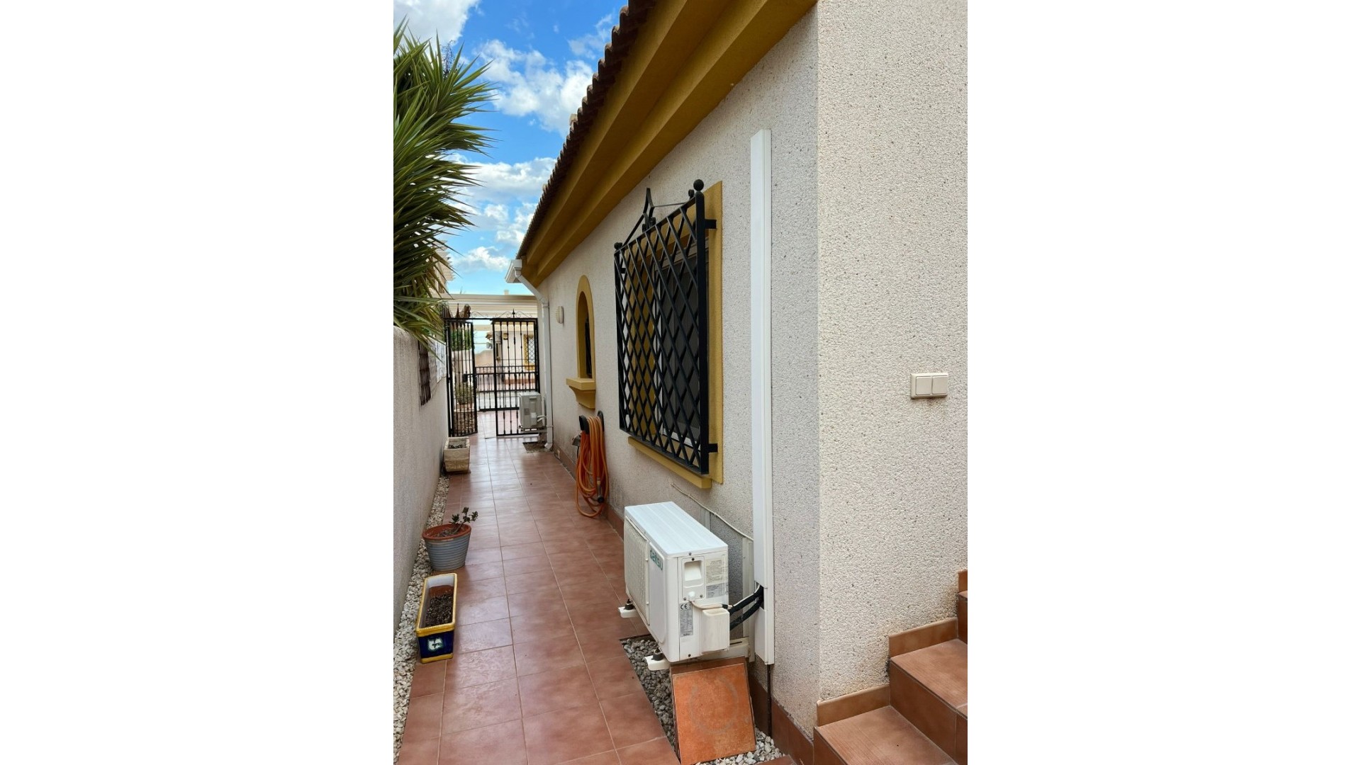 Resale - Doppelhaushälfte -
Los Montesinos - Urbanizacion montesol