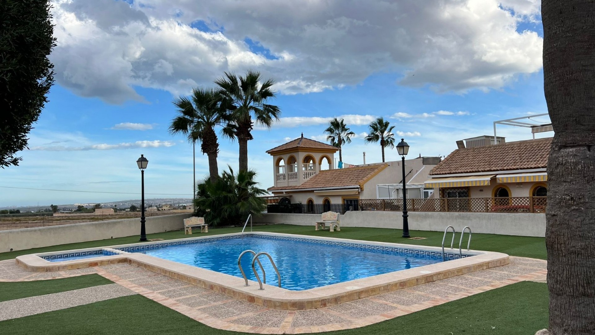 Resale - Doppelhaushälfte -
Los Montesinos - Urbanizacion montesol