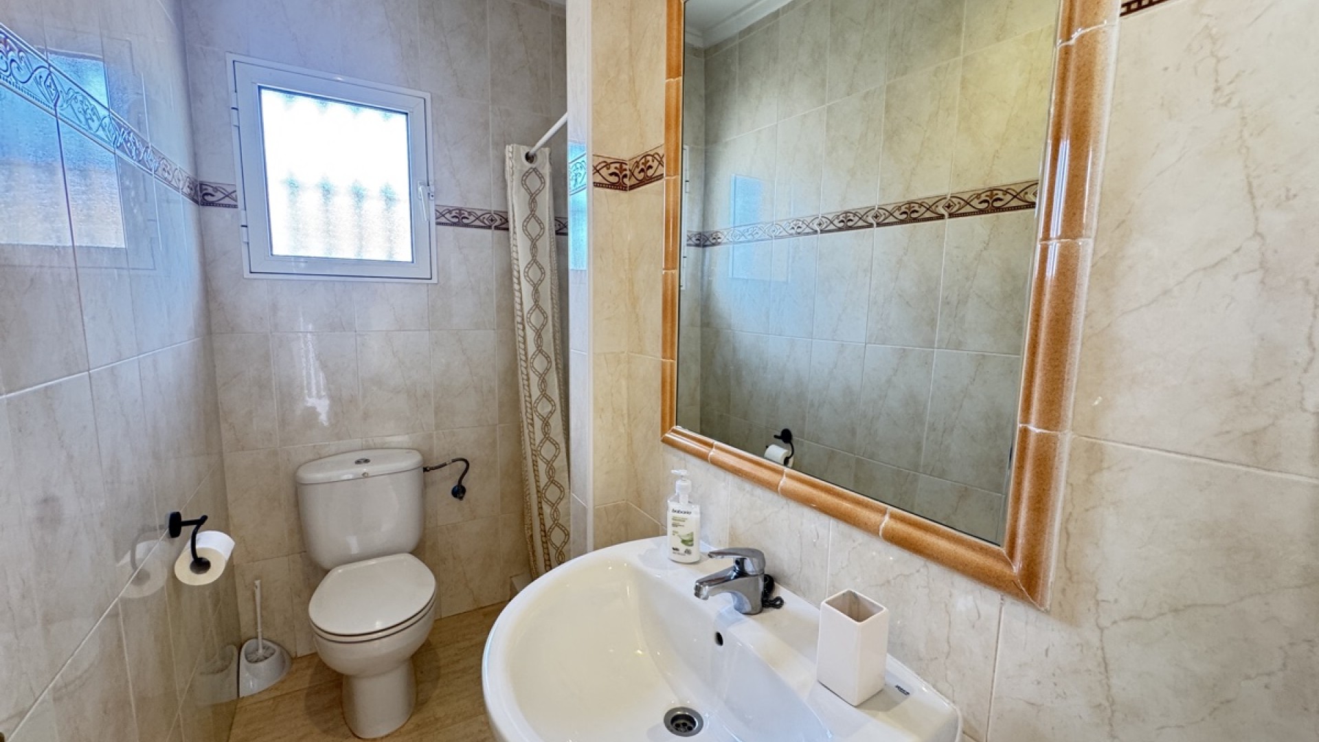 Resale - Doppelhaushälfte -
Villamartín