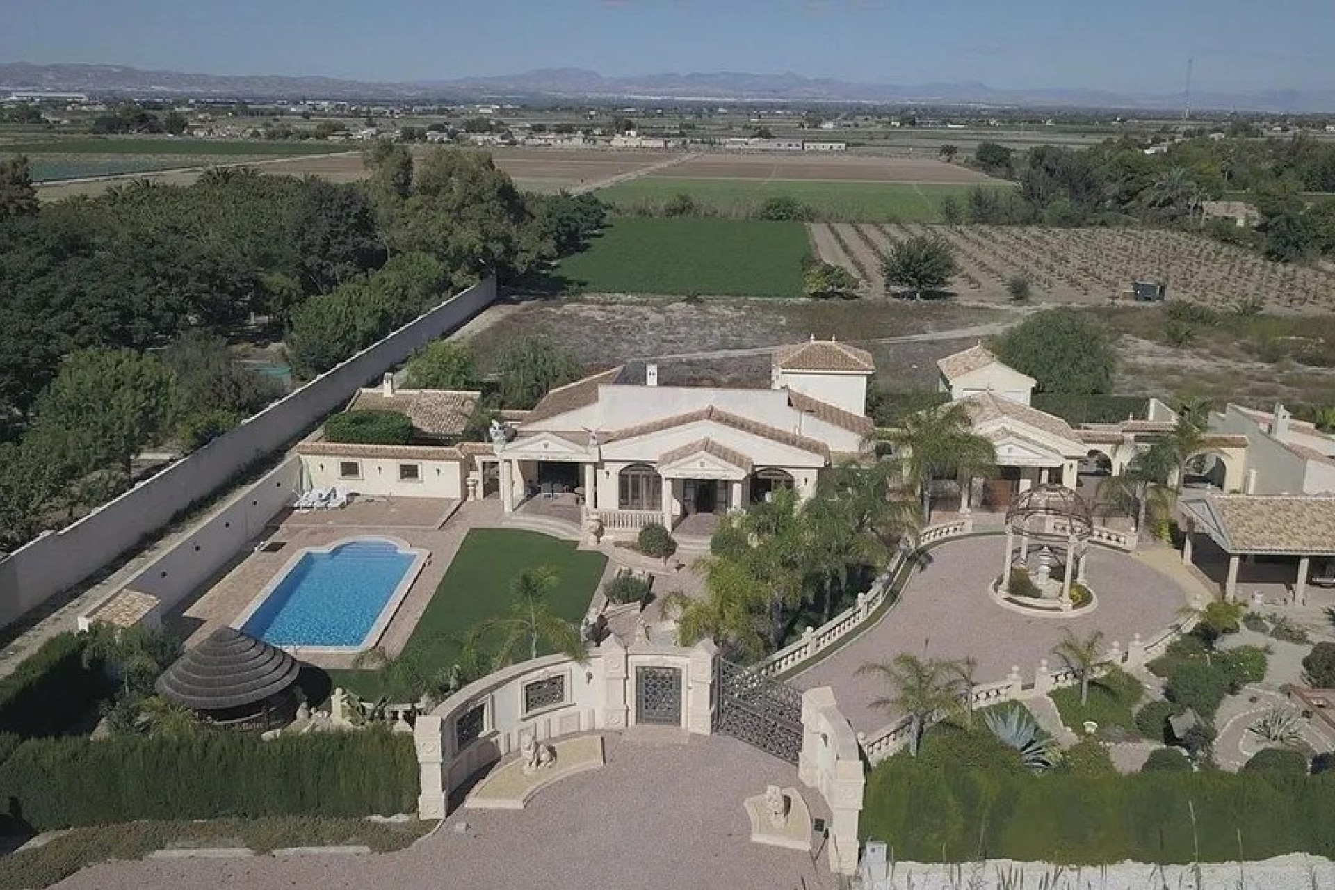 Resale - Finca - Country Property -
Daya Vieja