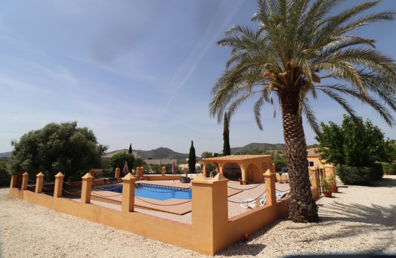 Resale - Finca - Country Property -
Hondón de las Nieves - La Canalosa