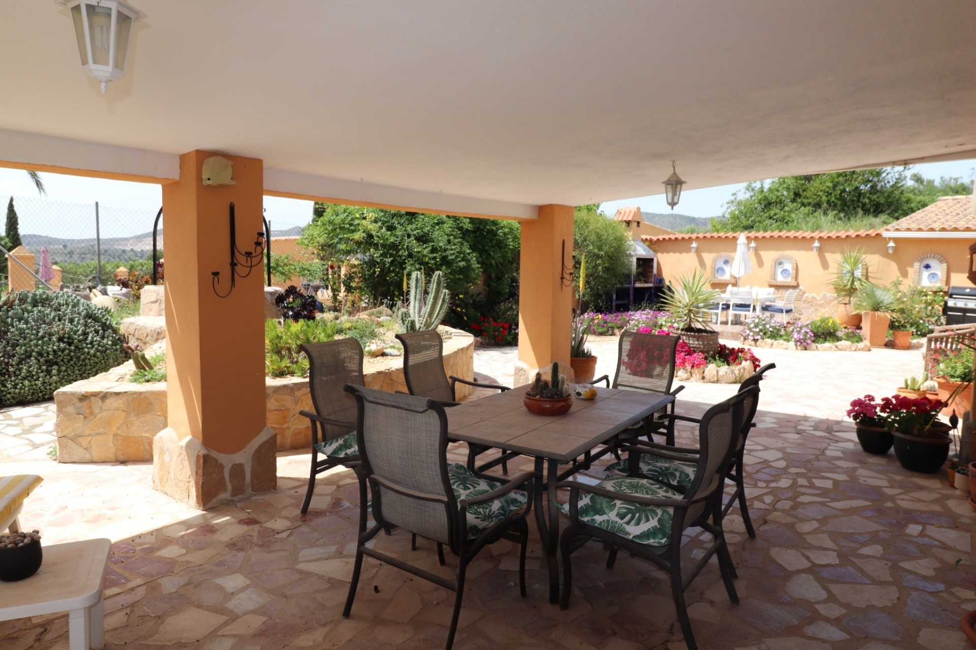 Resale - Finca - Country Property -
Hondón de las Nieves - La Canalosa