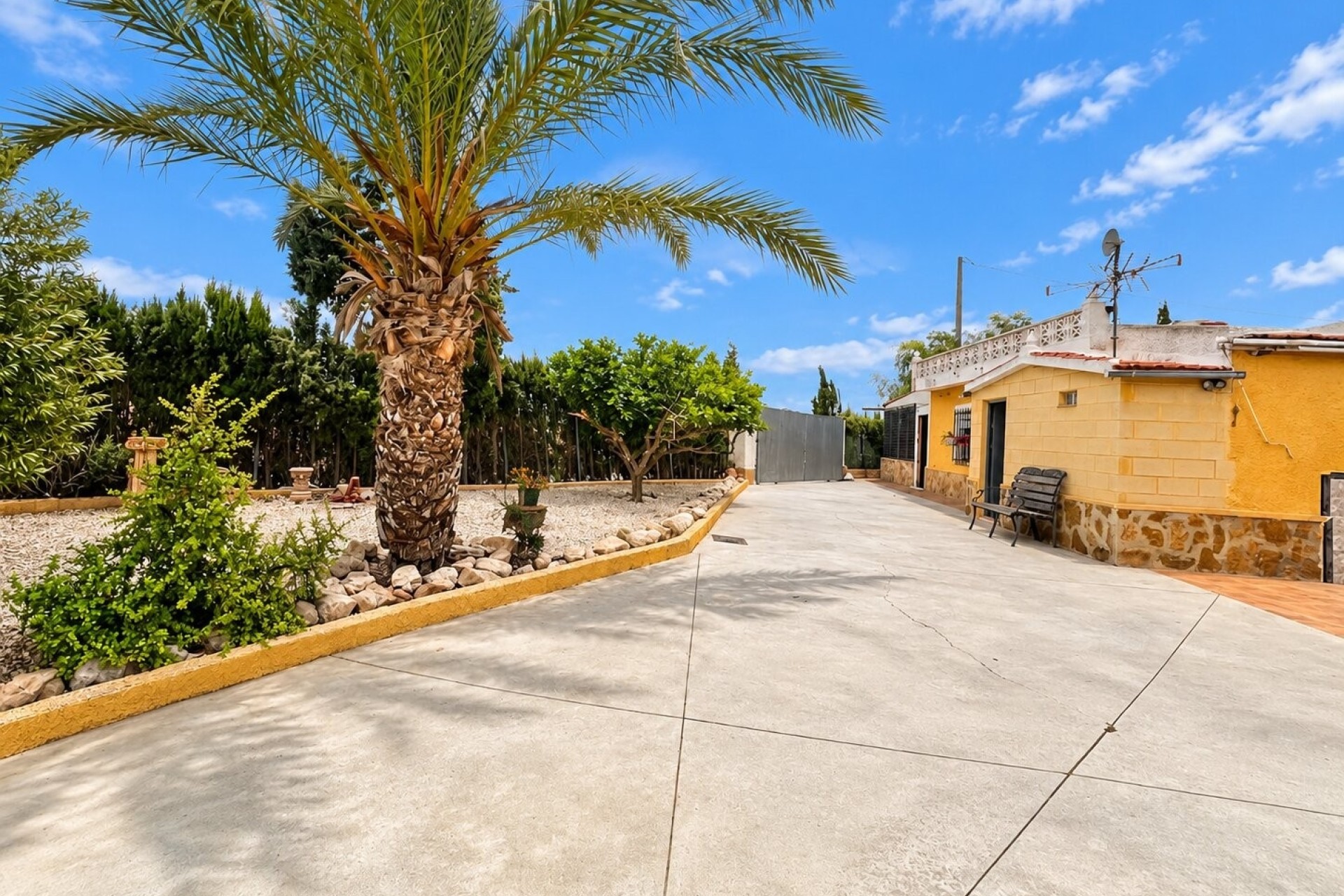 Resale - Finca - Country Property -
La Marina - La Marina - Country